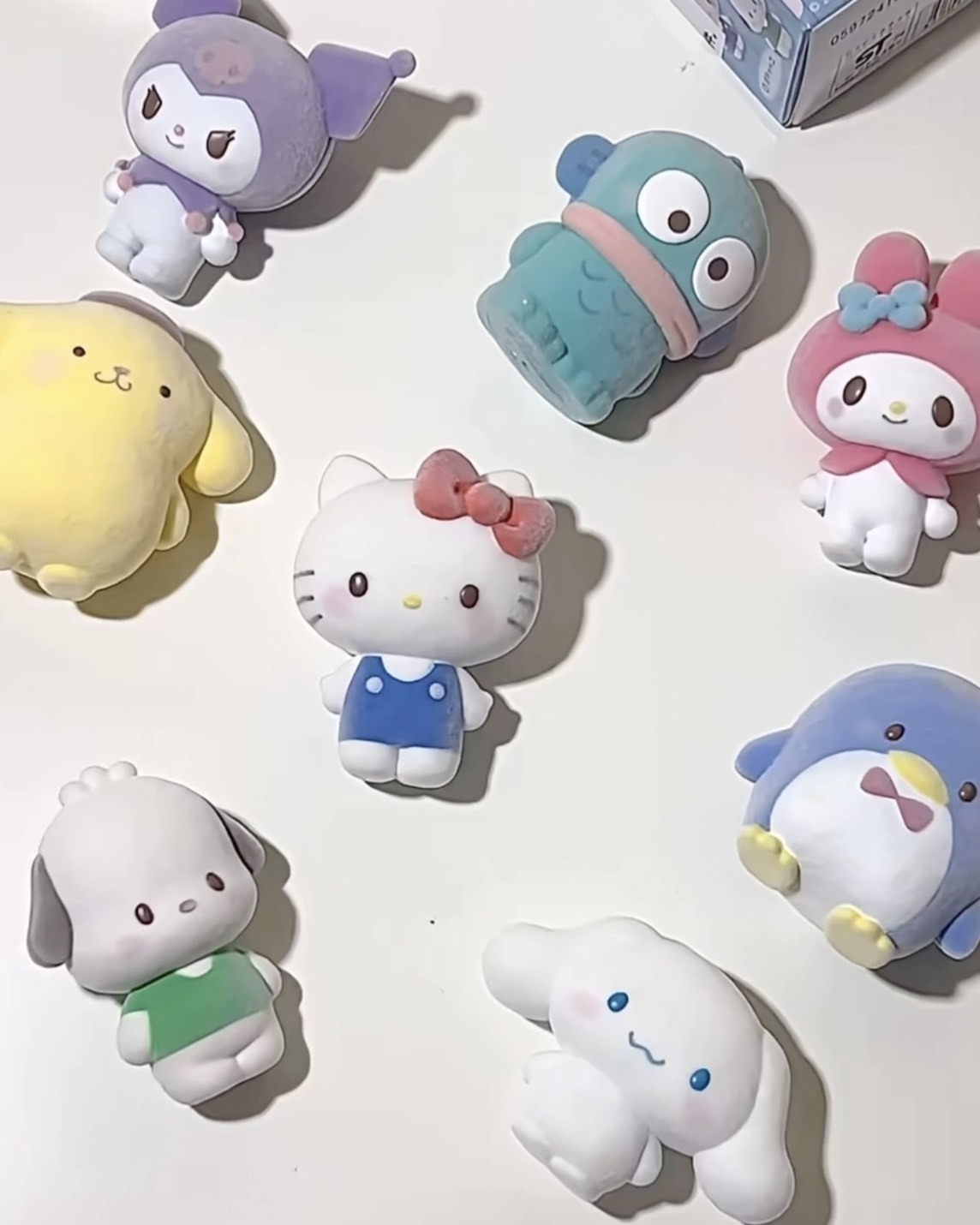 iSNEAKERS｜日本 Sanrio 三麗鷗 萬代 食玩 植絨盲盒 八款