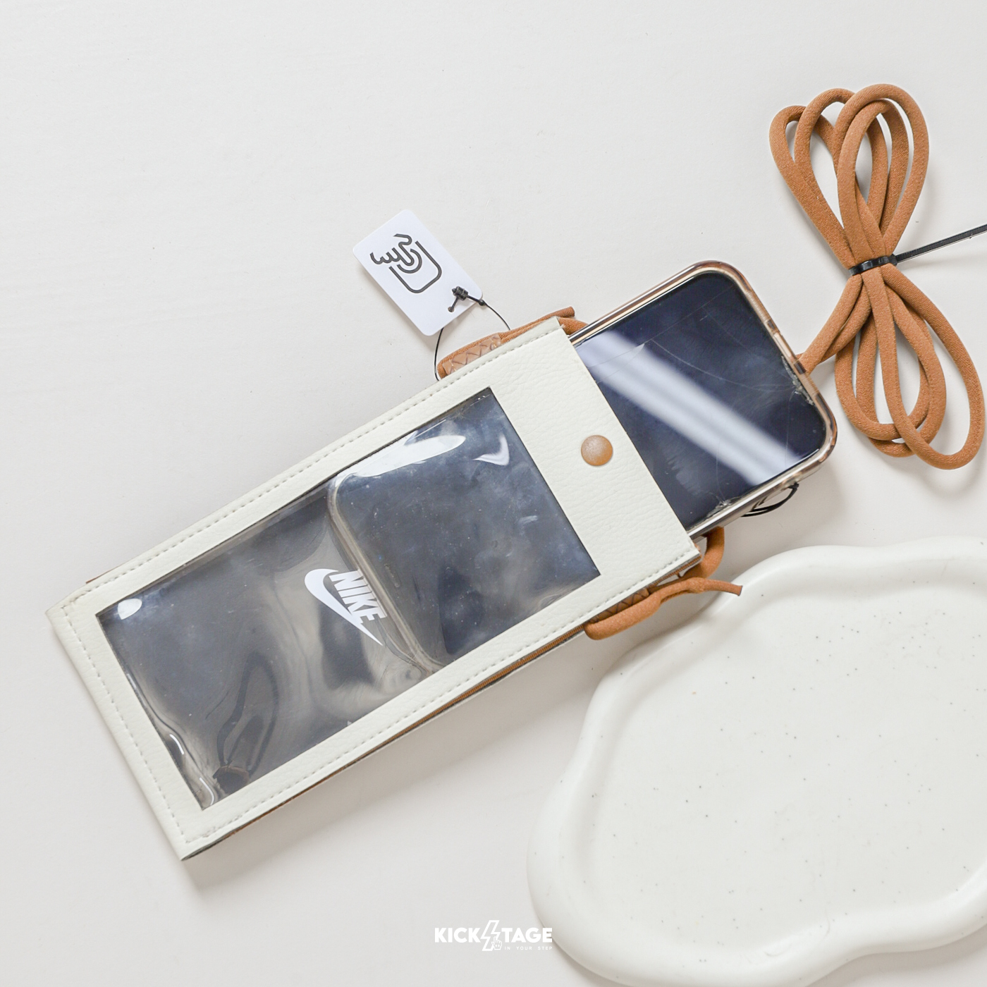 NIKE PREMIUM 米咖色 運動 休閒 皮革 蛇紋 可觸控 卡片包 手機包 斜背包【IF1668-120】