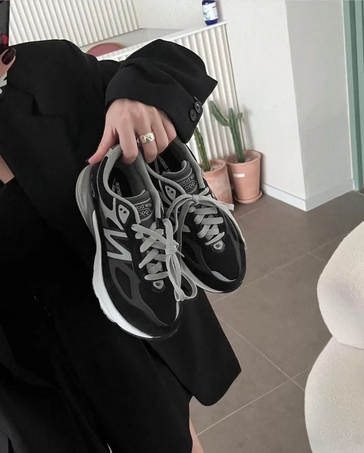 【預訂】New Balance 990 V6 黑色-GS