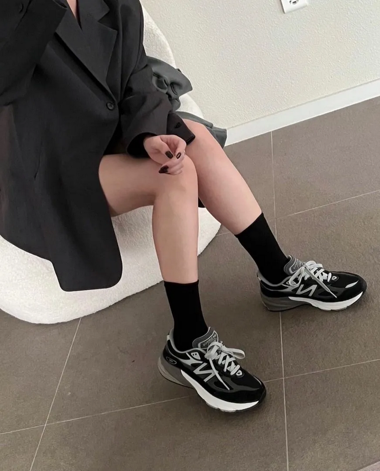 【預訂】New Balance 990 V6 黑色-GS