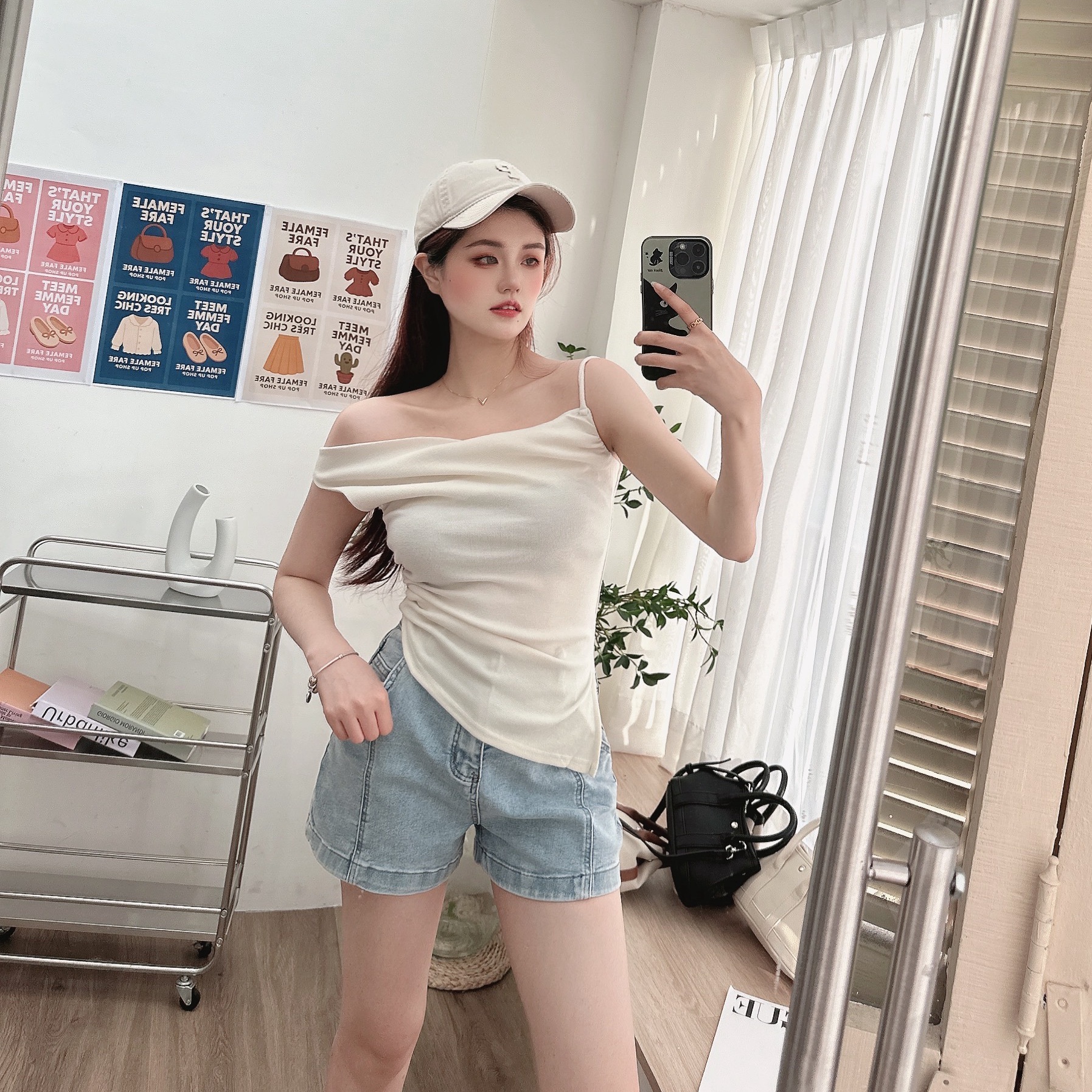 不對稱肩帶抓皺上衣/三色