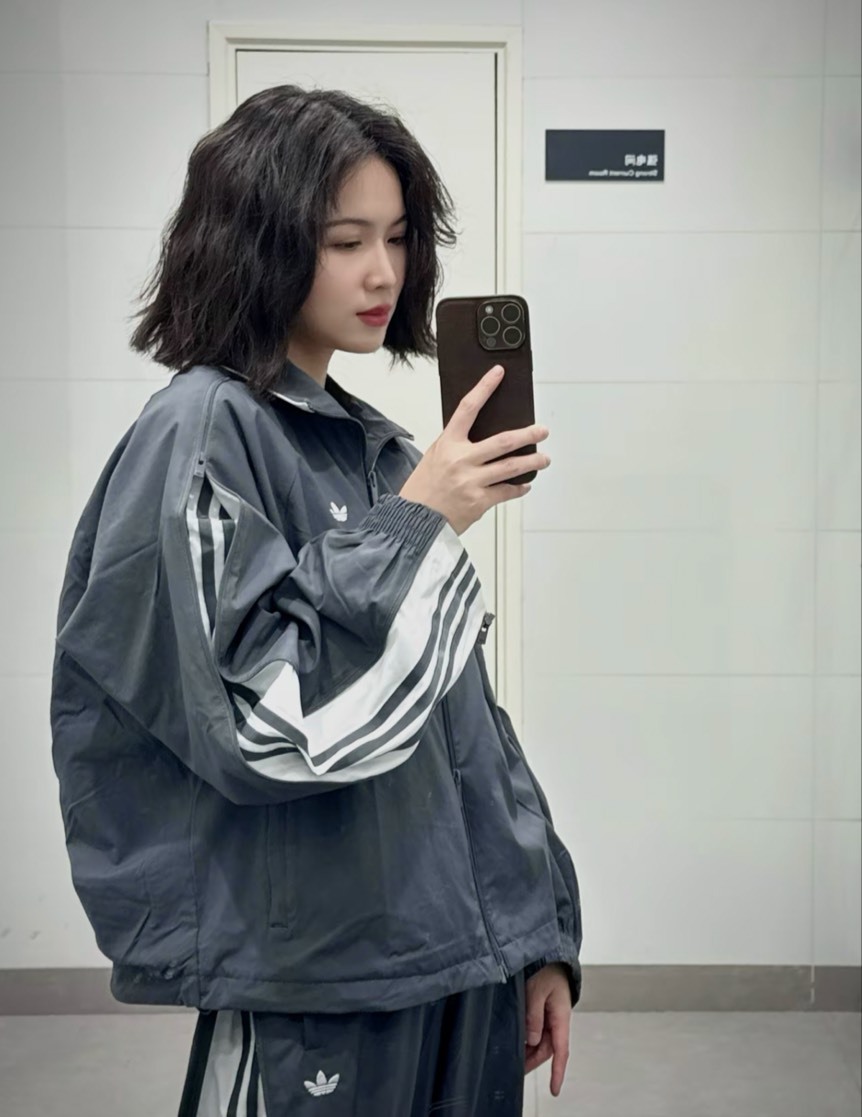 adidas 三葉草復古立領拉鍊外套（女款/深灰）