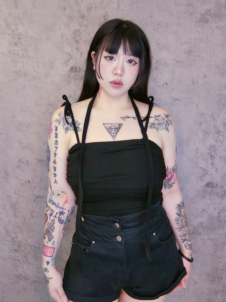 開胸抓皺一字領上衣