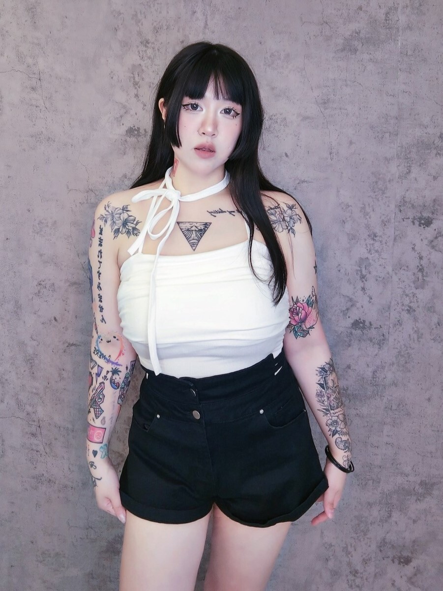 開胸抓皺一字領上衣