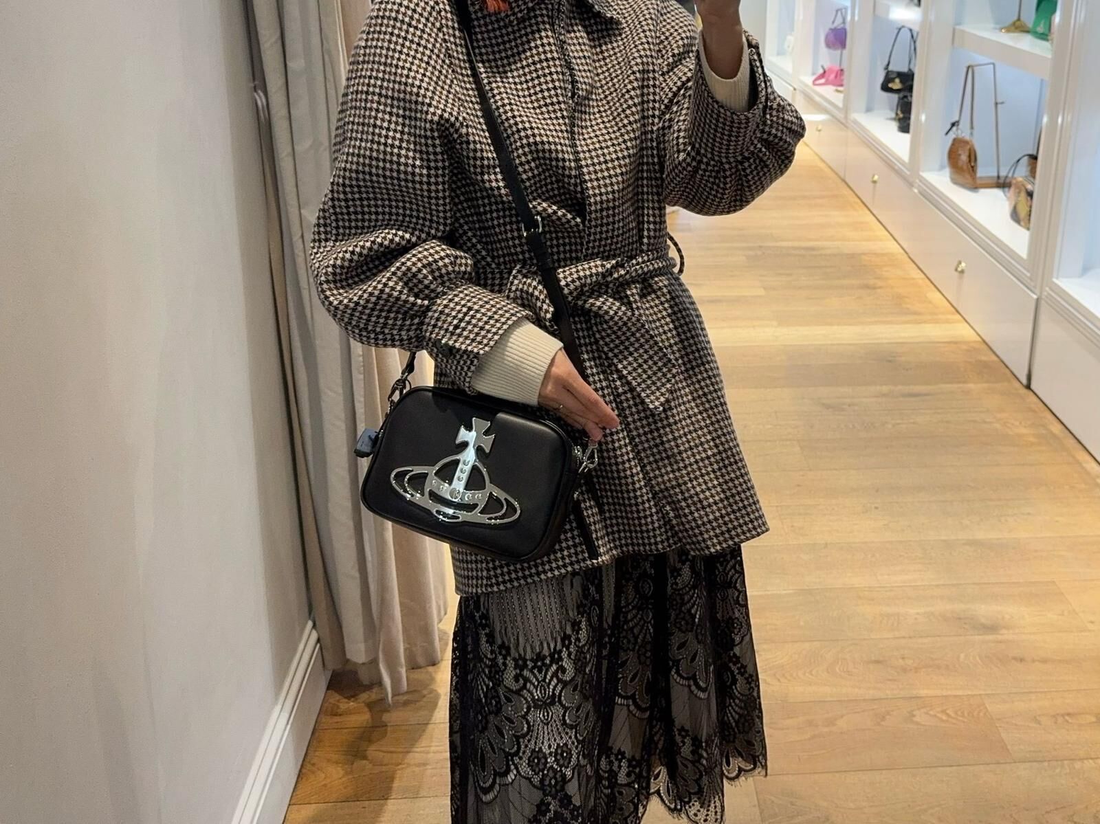 【現貨】QC050601 Vivienne Westwood 黑色斜孭袋