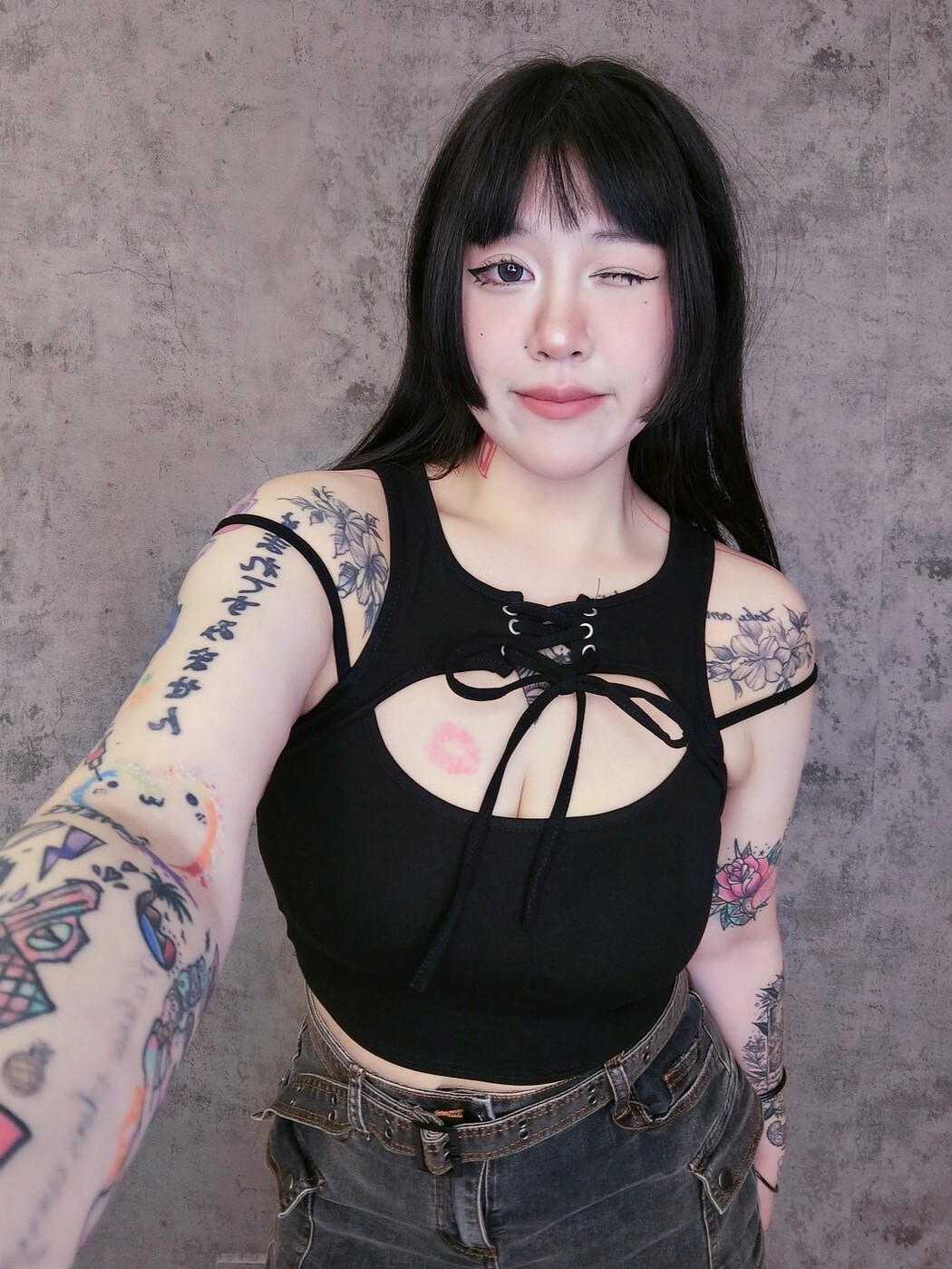 開胸造型綁帶挖肩背心