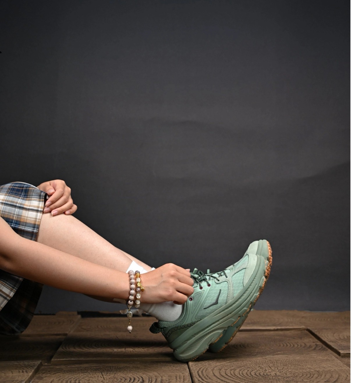 BEAMS x HOKA Bondi B3 LS 跑鞋 綠色