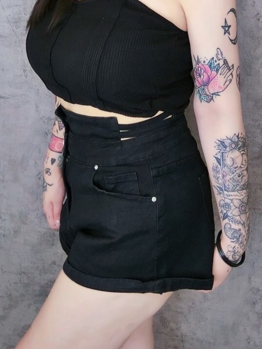 性感鏤空美腰設計牛仔短褲
