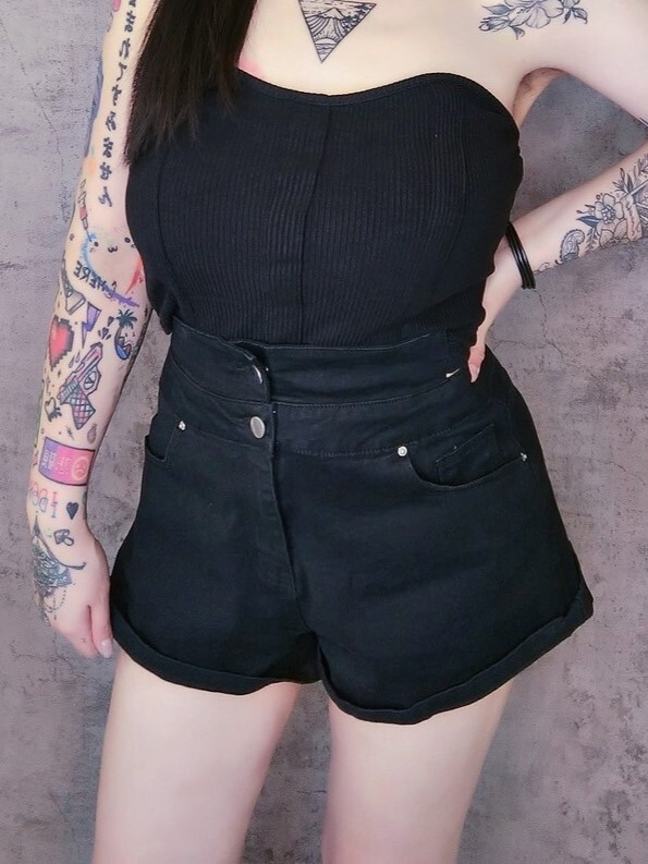 性感鏤空美腰設計牛仔短褲