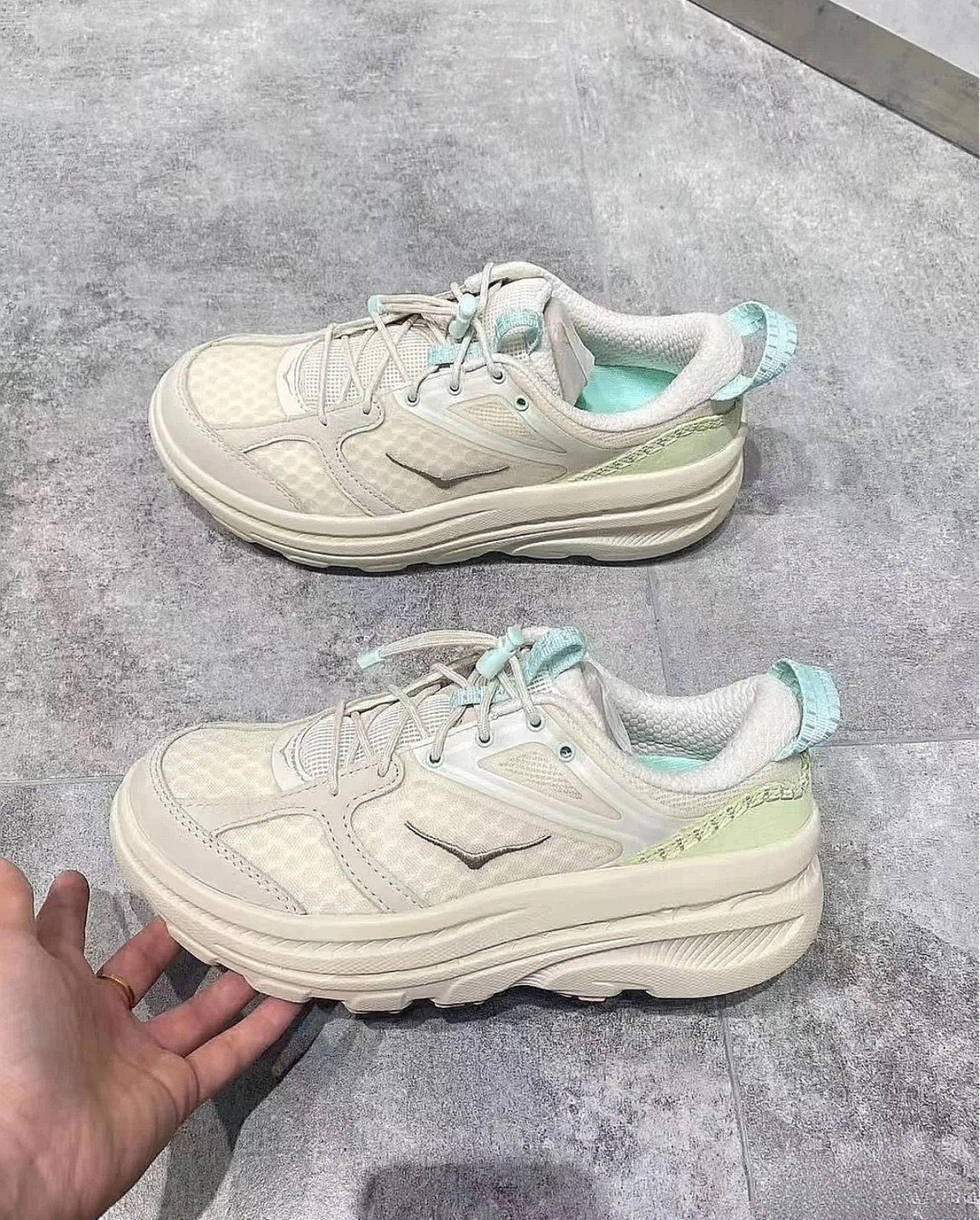 HOKA Bondi B3 LS 米色跑鞋 男女同款