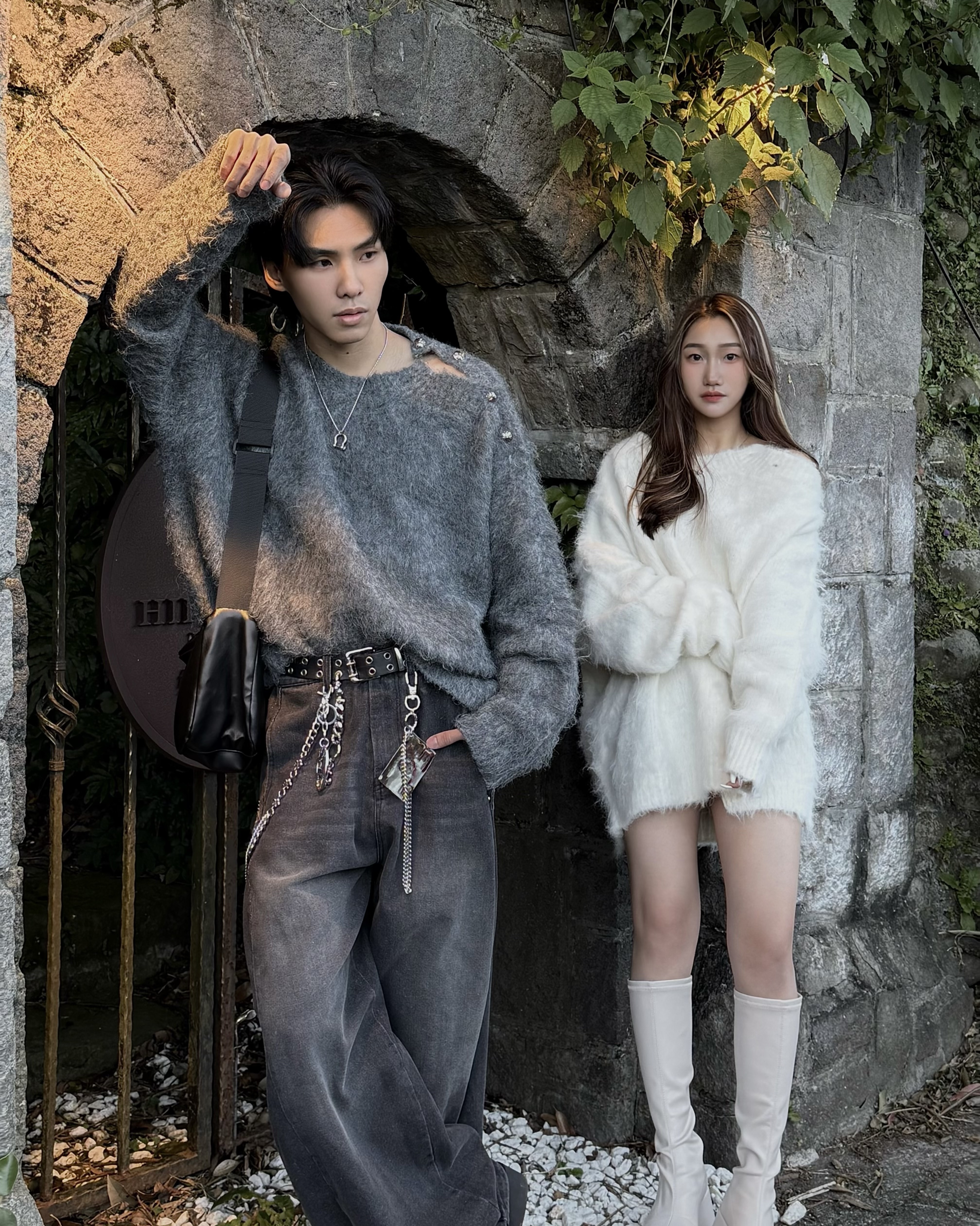 𝐇·𝐓·𝐒 韓國 金屬十字架 肩釦設計 露肩 馬海毛 針織 長袖 毛衣 大學T