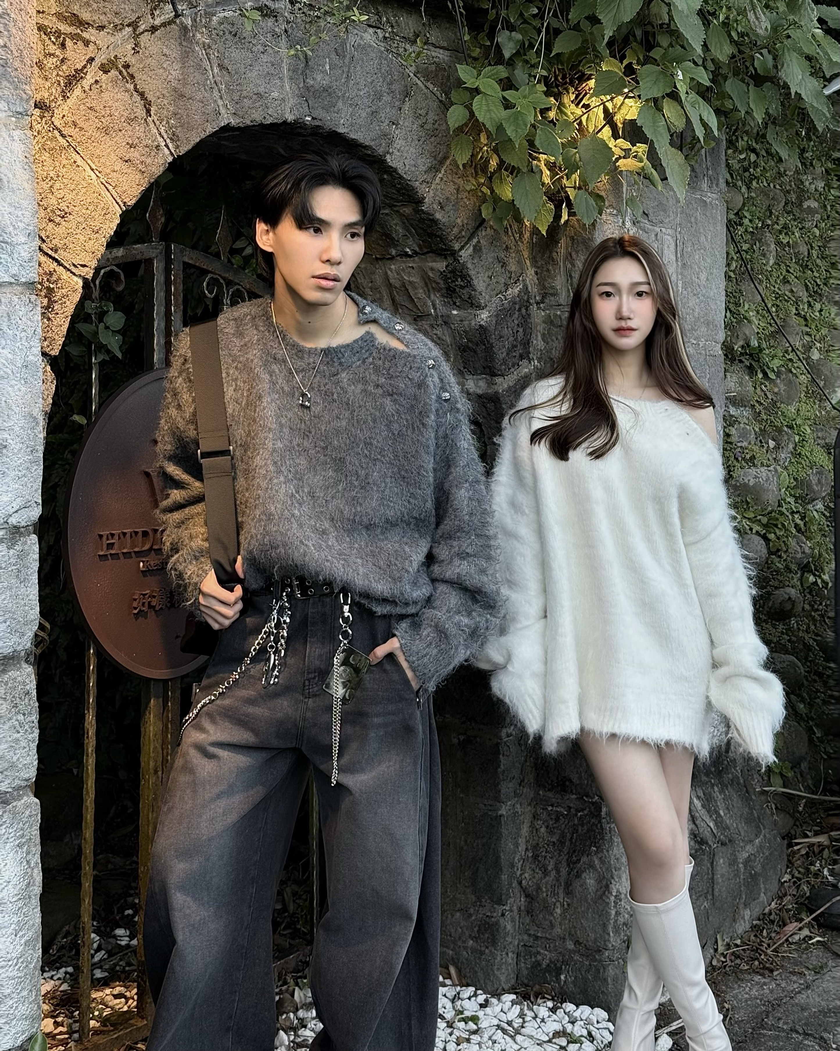 𝐇·𝐓·𝐒 韓國 金屬十字架 肩釦設計 露肩 馬海毛 針織 長袖 毛衣 大學T