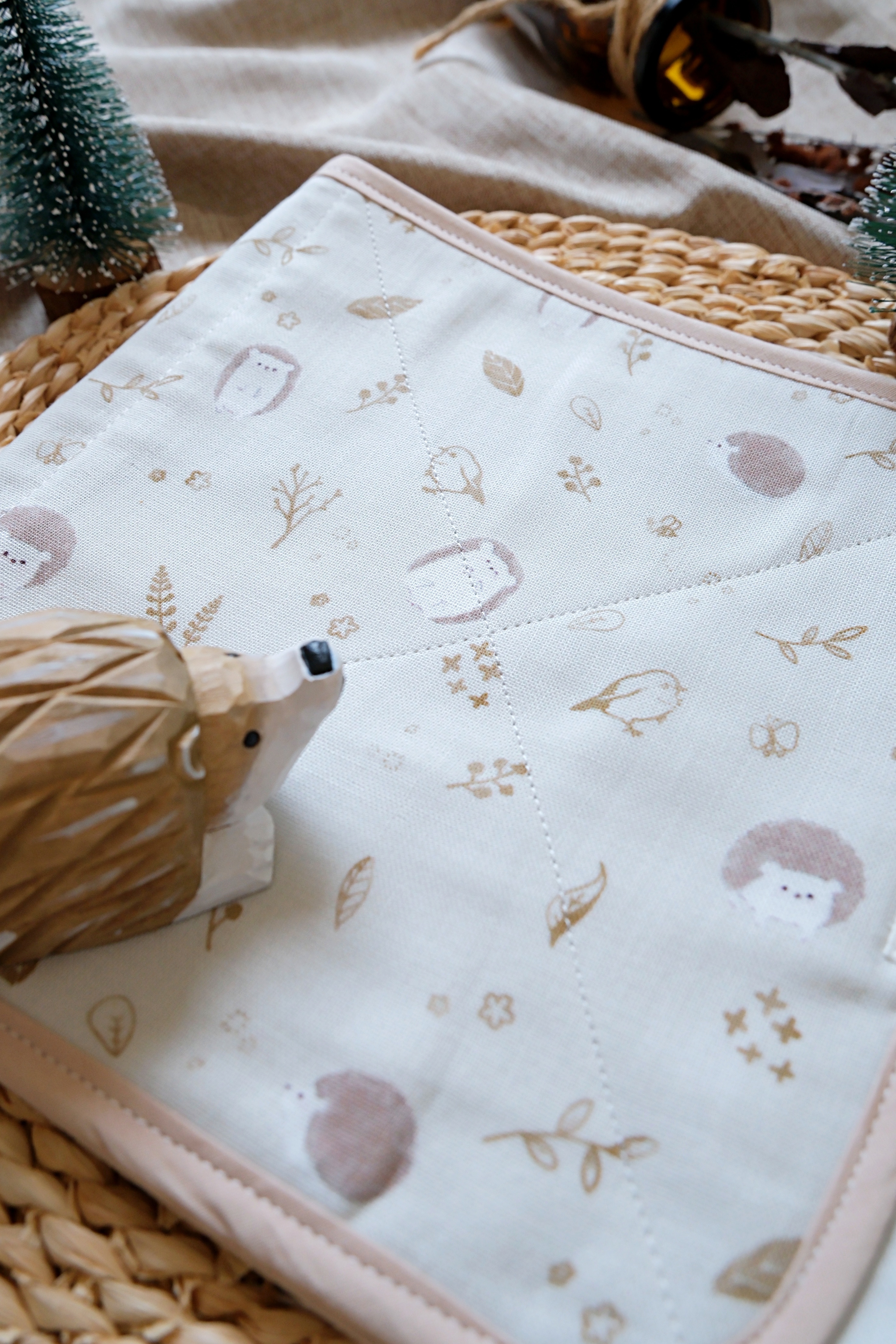 Hi Y.P store-超靜音柔軟肚圍-秋葉刺蝟 (咖啡包邊)