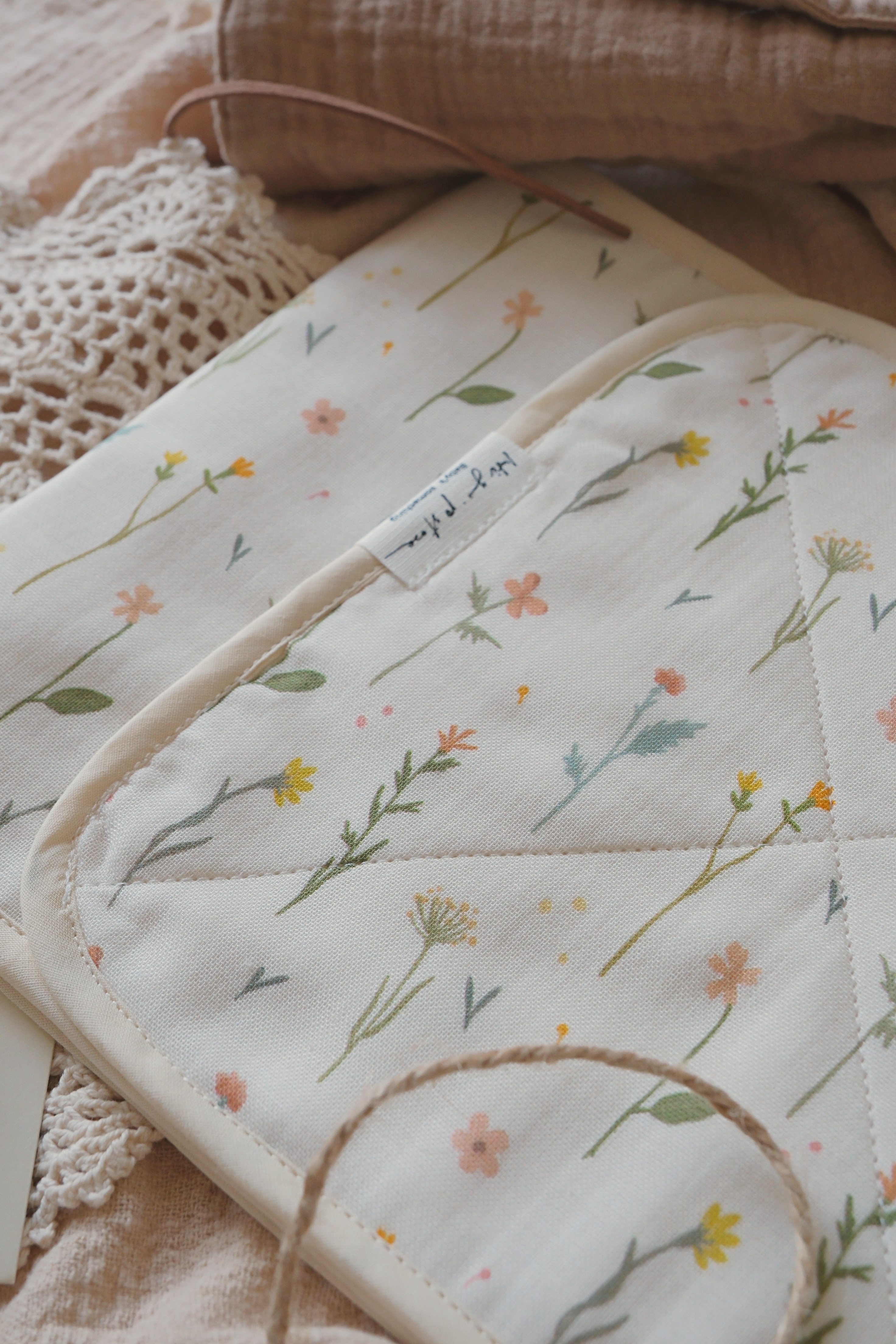 Hi Y.P store-超靜音柔軟肚圍-清新植花