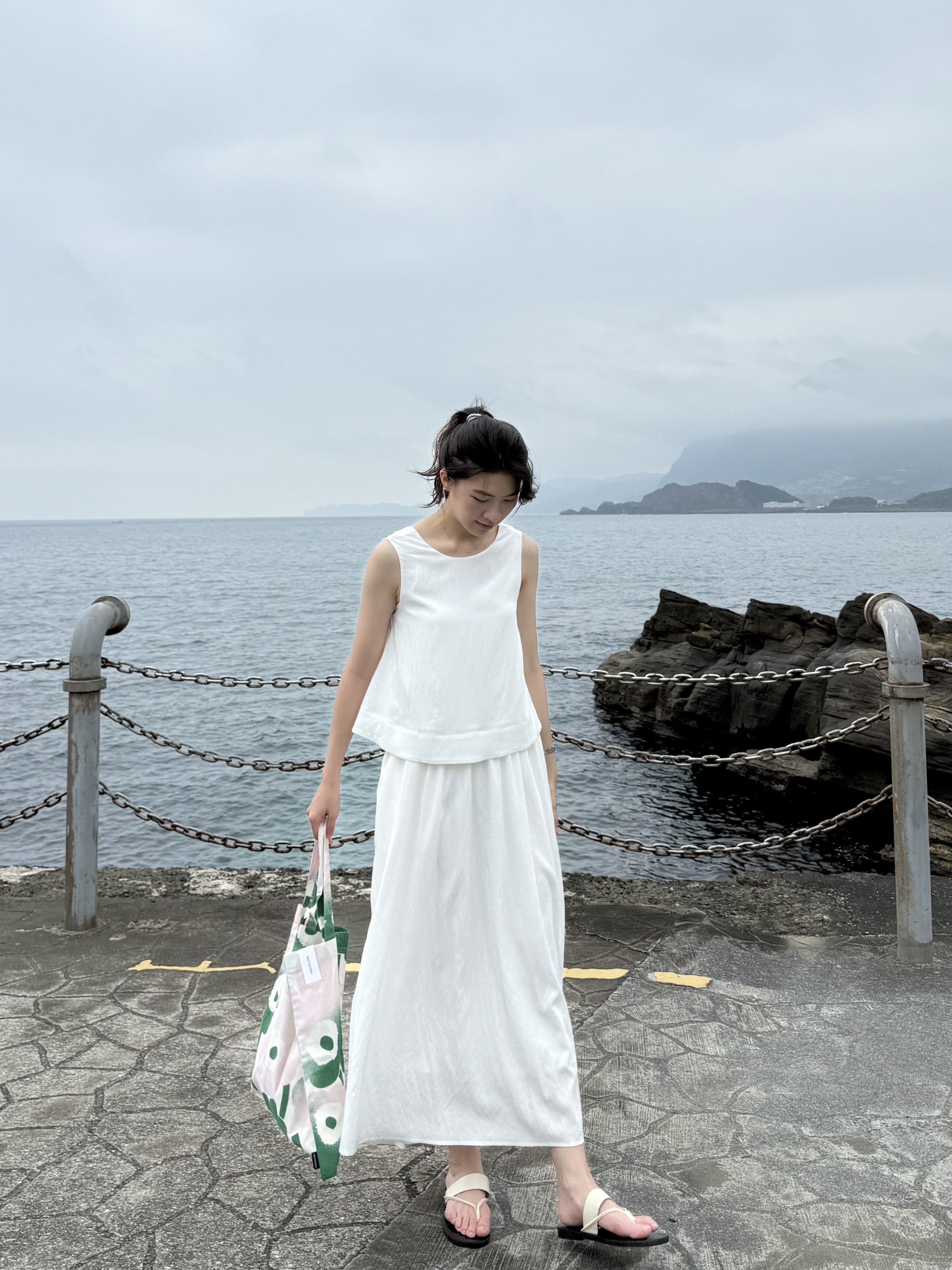 後U造型背心+垂墜傘擺半裙*2色