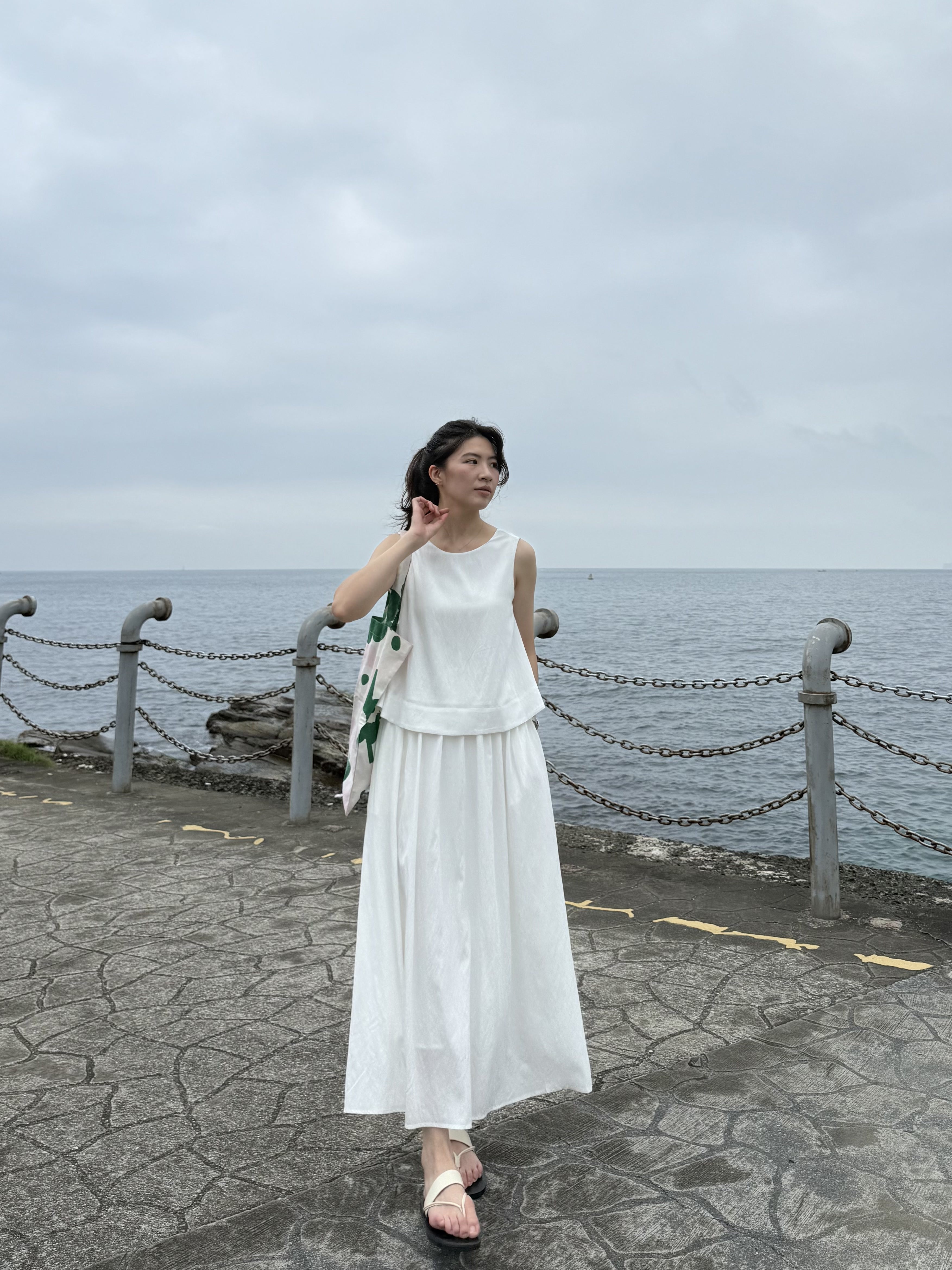 後U造型背心+垂墜傘擺半裙*2色