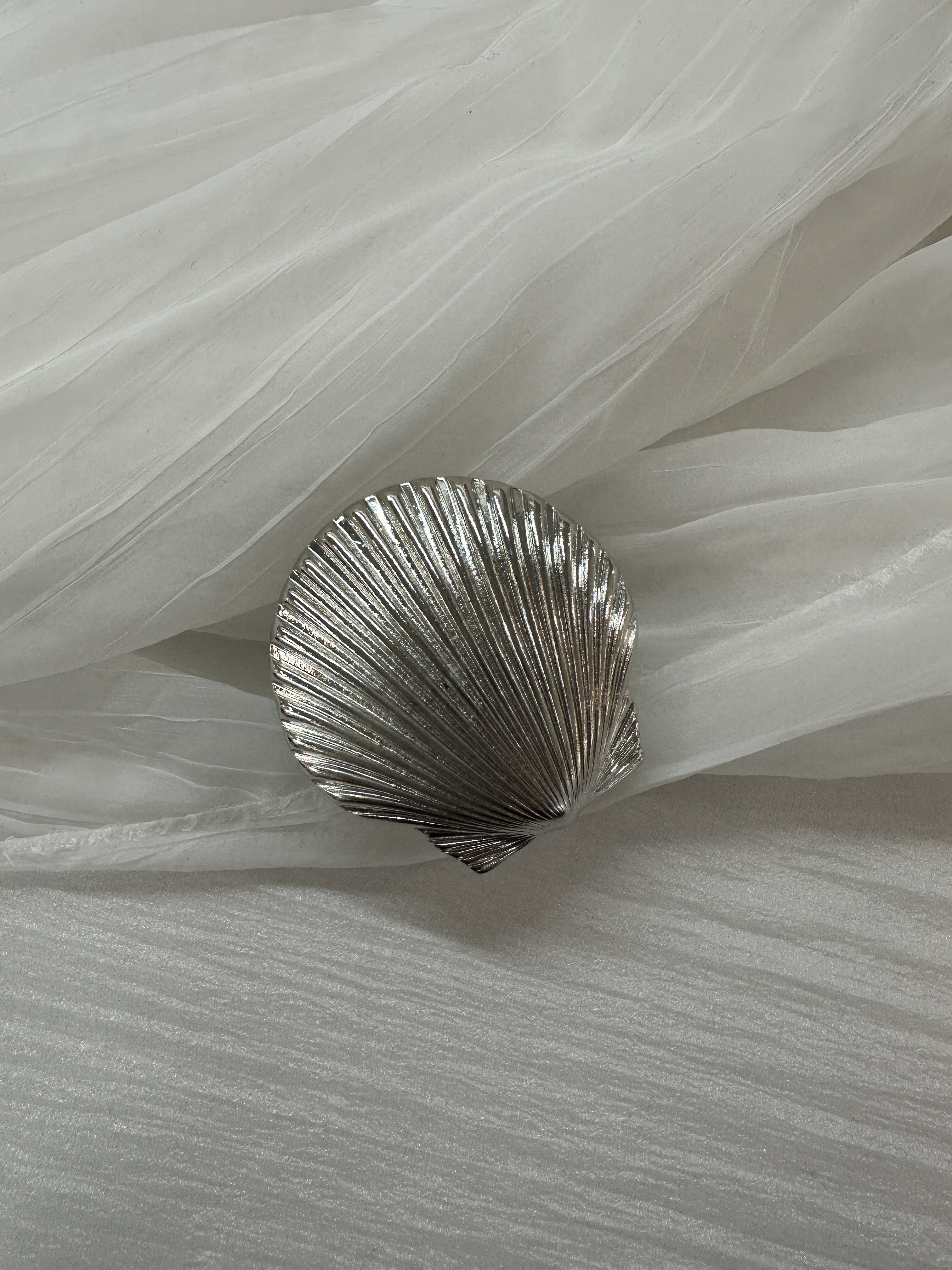 Shell mobile phone holder