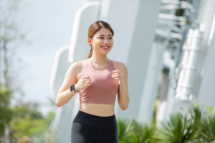 UNIQ Linus Apple Watch 防水矽膠雙色錶帶