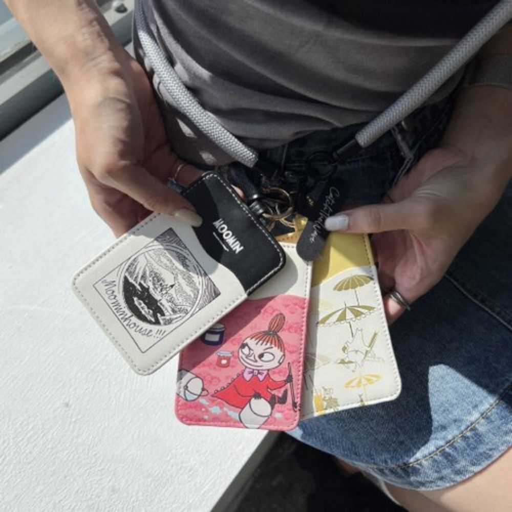 【Pinkoi x Moomin】聖誕送禮 悠遊卡套 米黃日系插畫 辦公