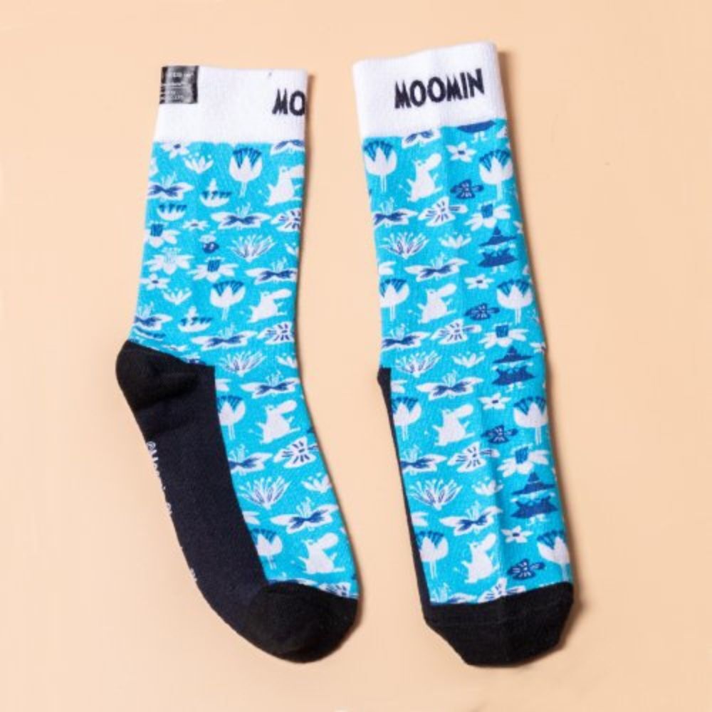 【Pinkoi x Moomin】限量 日系插畫風雙針筒羅紋襪 淺藍印花款