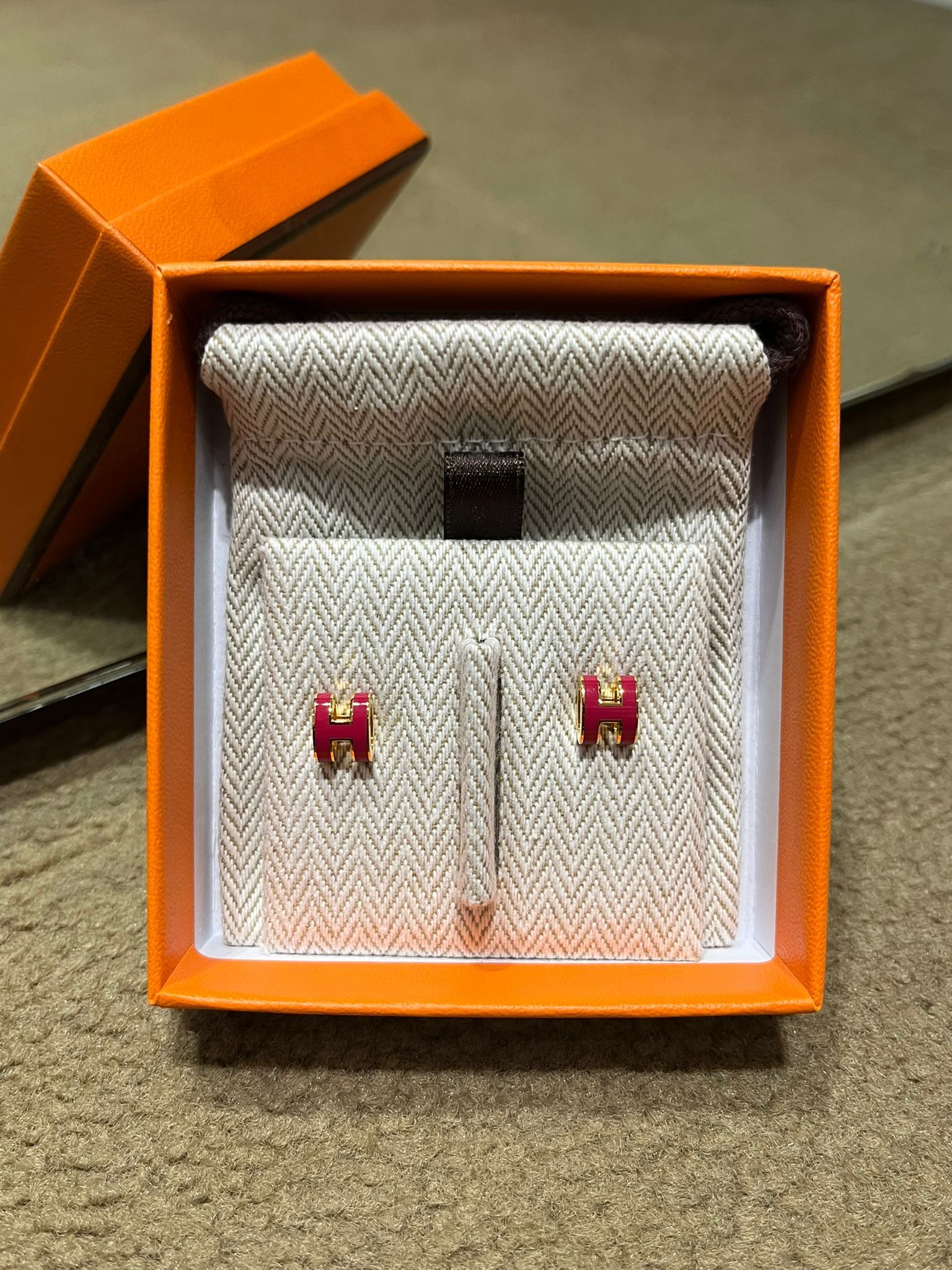 Mini pop h earring 玫紅色 cc