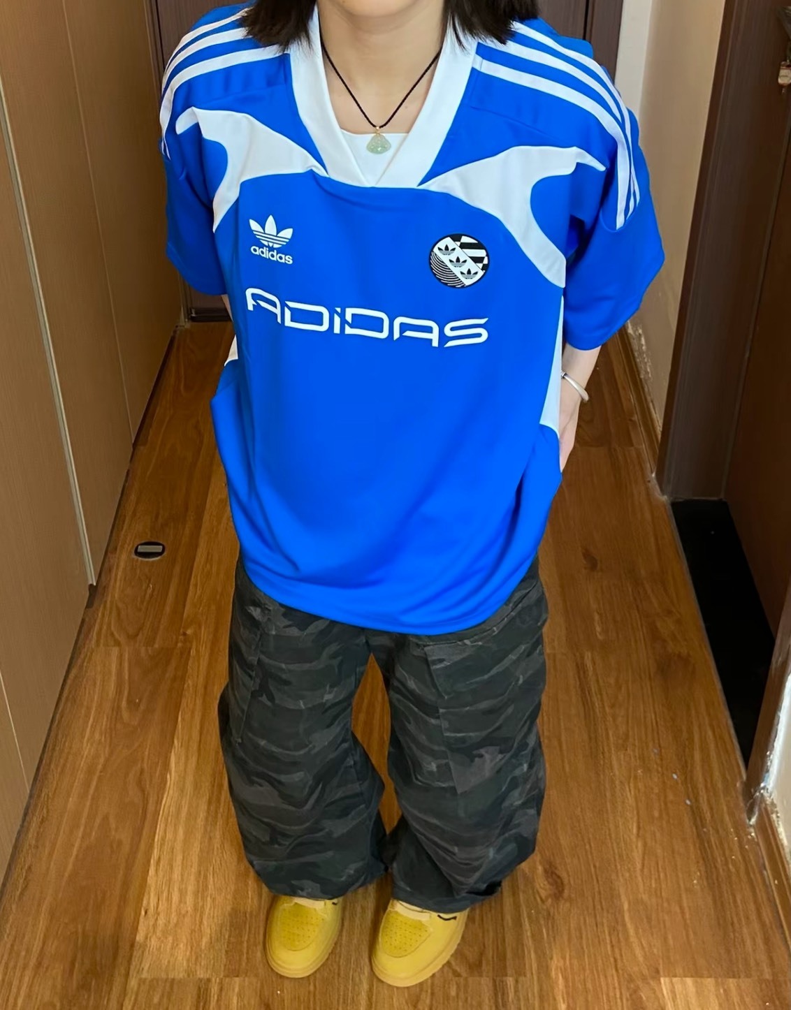 adidas 三葉草 三條線 V領短袖足球T 藍色 男款