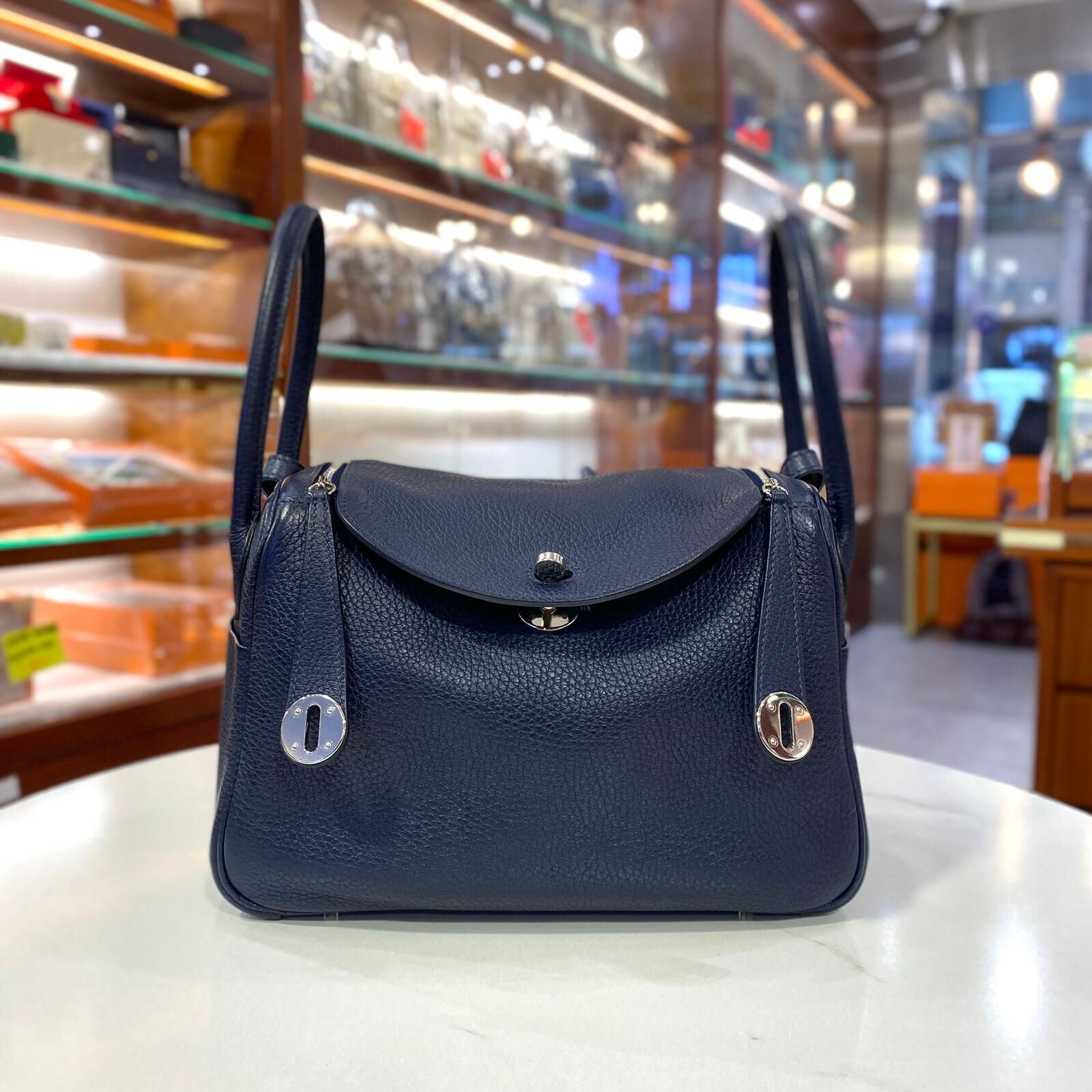 95%NEW二手HERMES LINDY 26 午夜藍銀扣A刻 2Z/PHW #兩年免費保養 #香榭站正品
