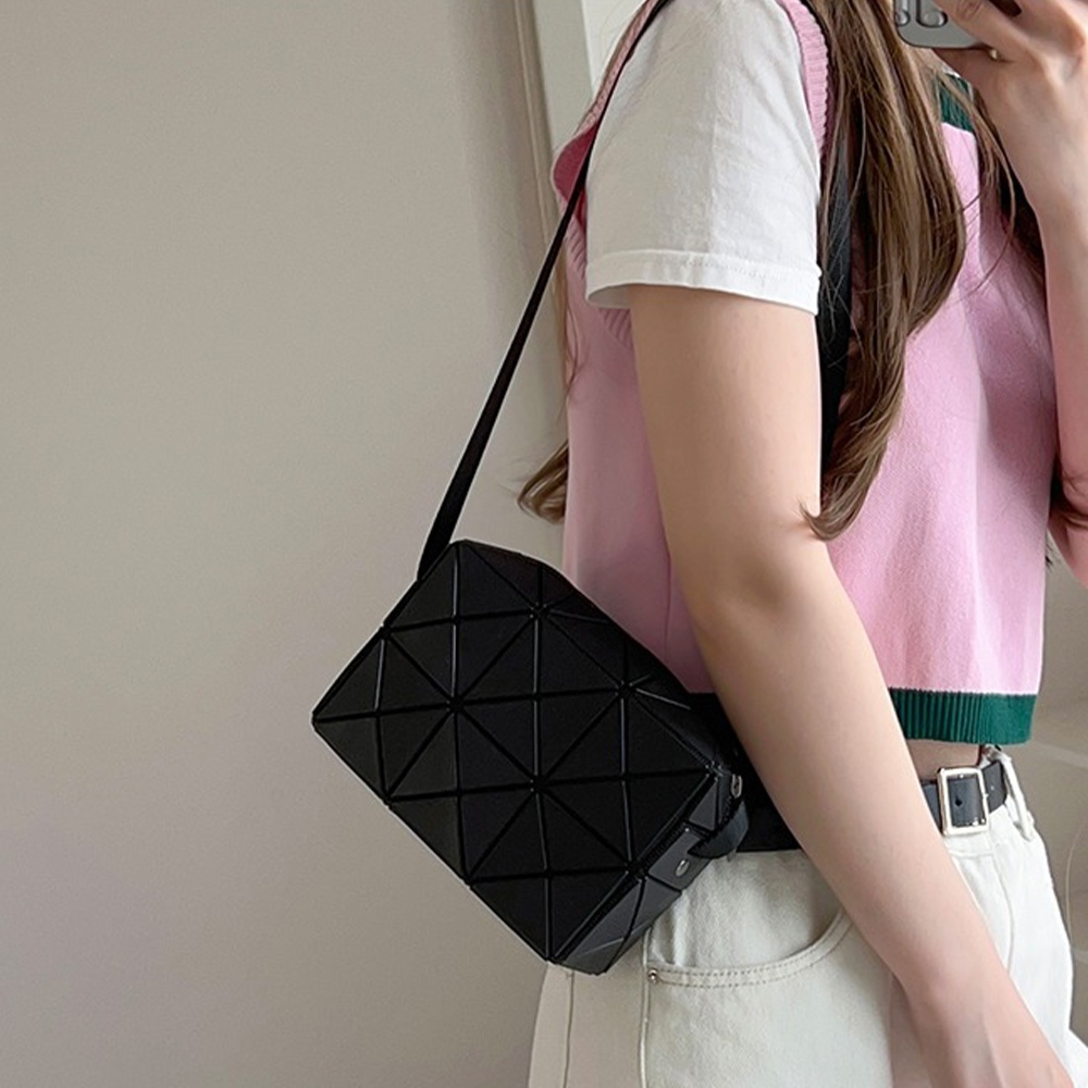 菱格包 小方包 小方盒 枕頭包 百搭包包 包包女 女包 女生斜背包 側背包 日本包包 單肩包 斜挎包 輕巧 方便 320
