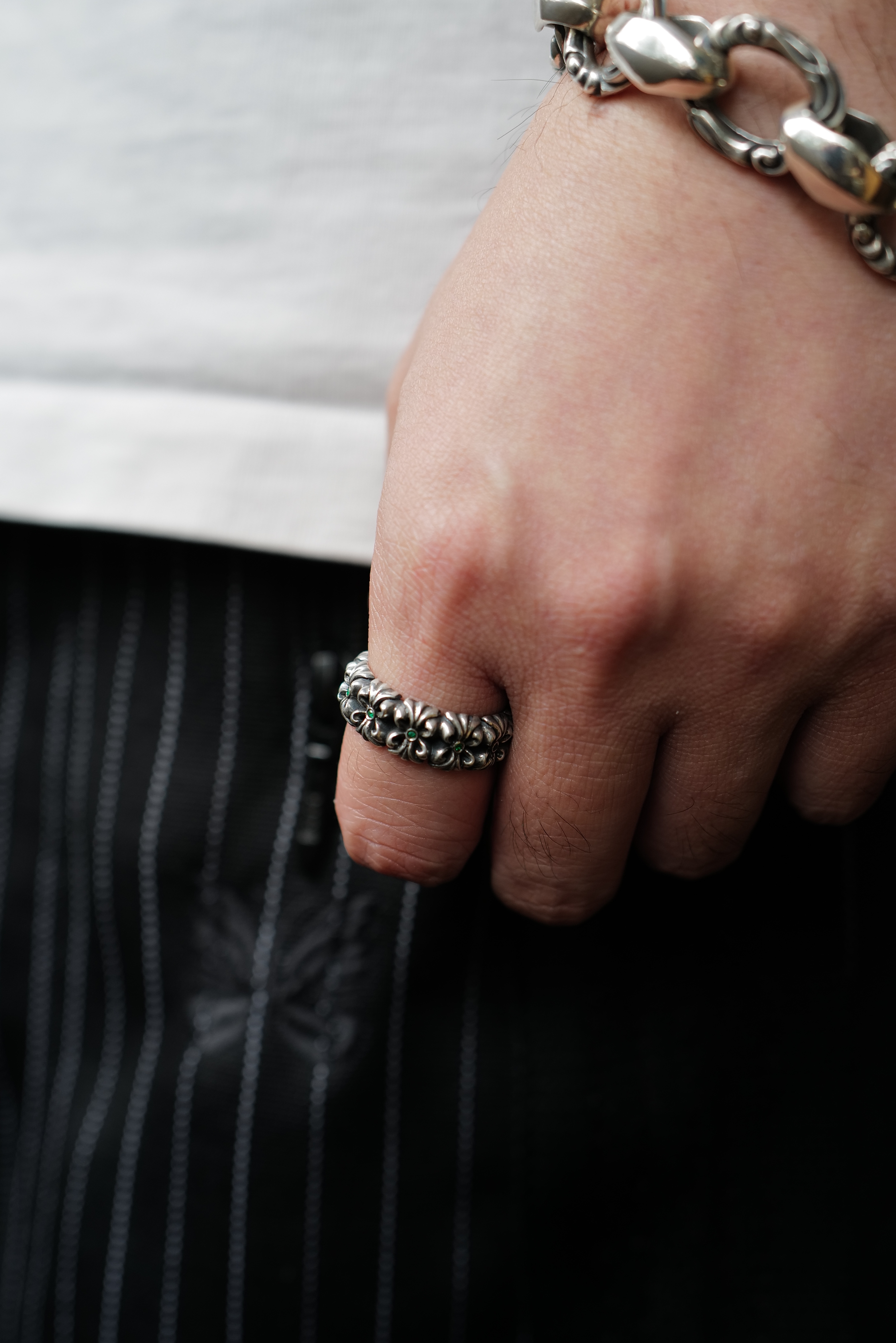 CHROME RING W/ EMERALD