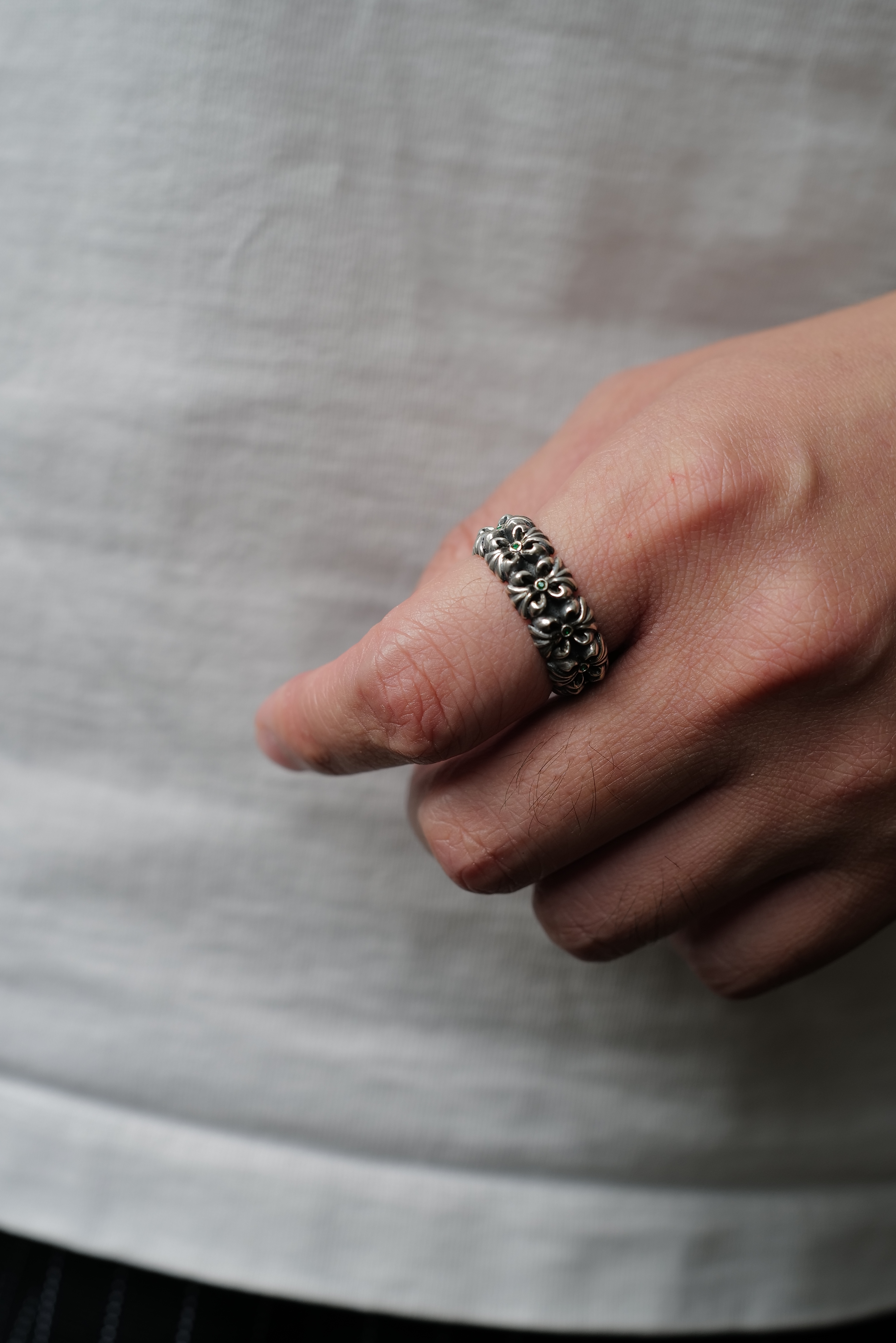 CHROME RING W/ EMERALD