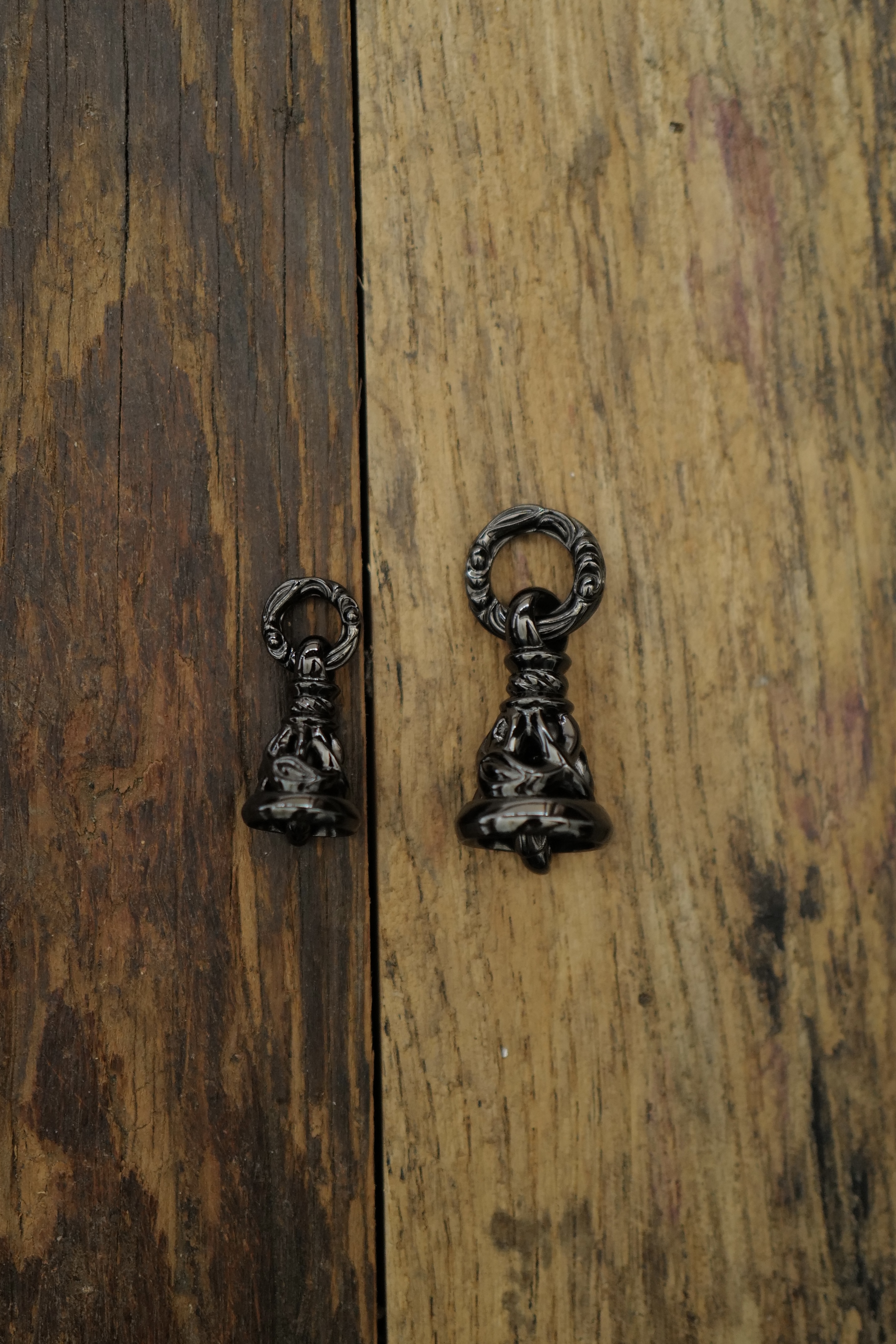 Crane Bell Rhodium Black