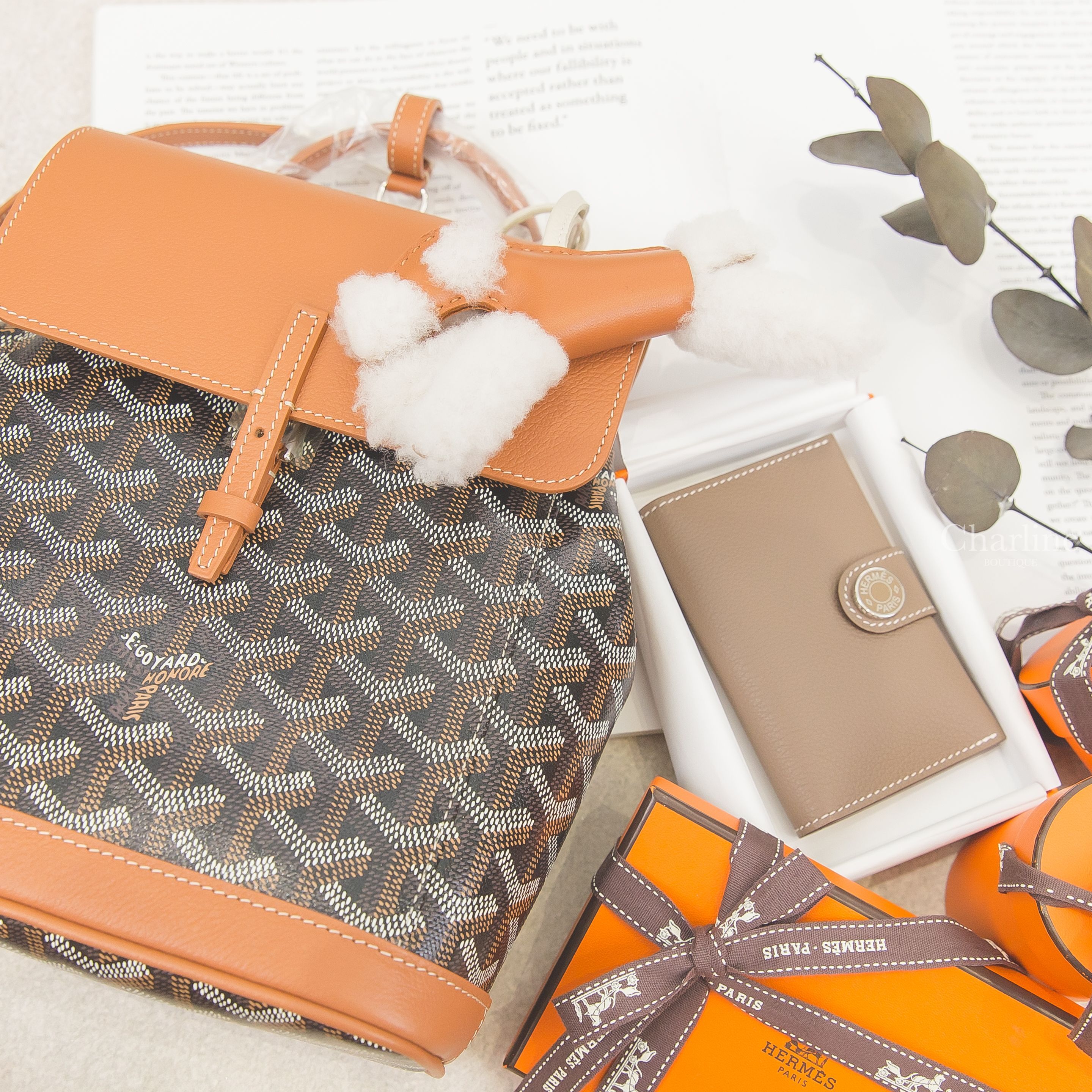 Hermès R.M.S 大象灰銀釦零錢袋卡片夾,Hermès Budy Charm 焦糖色/奶昔白羊毛獵狐梗犬吊飾,Goyard Alpin Mini Backpack 黑色拼咖啡色後背包-Charline Boutique 精品代購