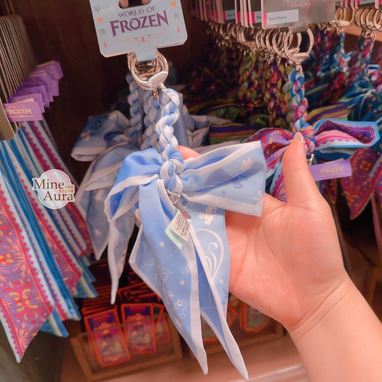 World of Frozen 限定 雪花圖騰 緞帶 蝴蝶結綁帶設計 鑰匙圈 吊飾 冰雪奇緣 Frozen -香港迪士尼樂園