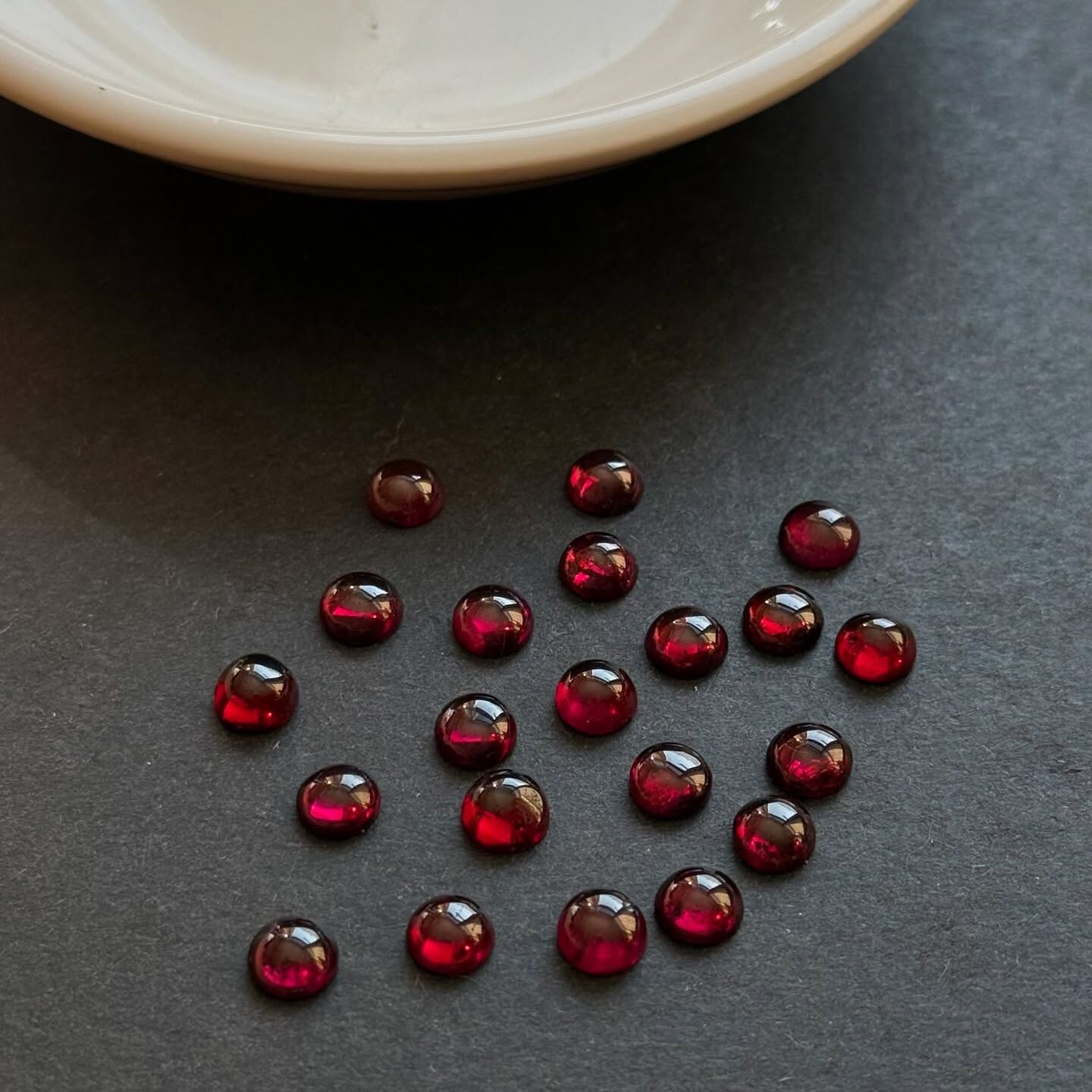 [原石] 紫烏牙石榴石 水晶裸石蛋面