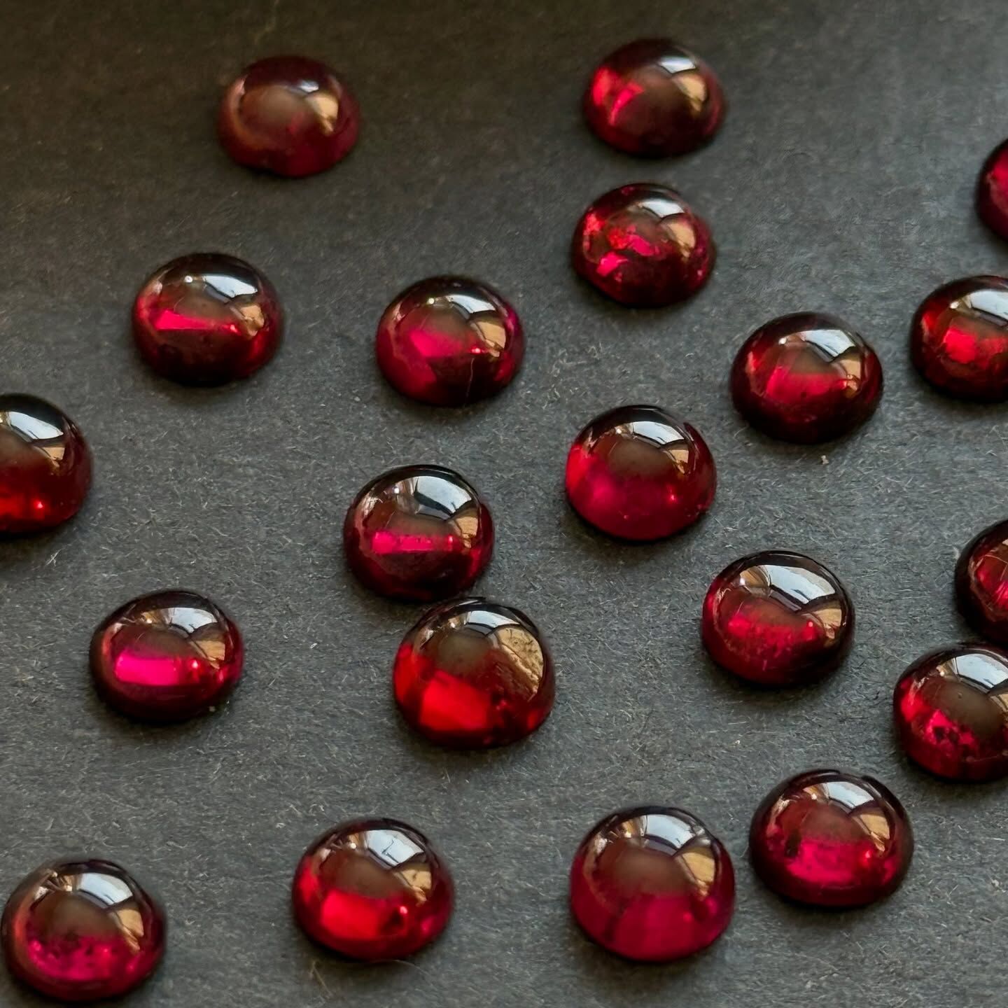 [原石] 紫烏牙石榴石 水晶裸石蛋面