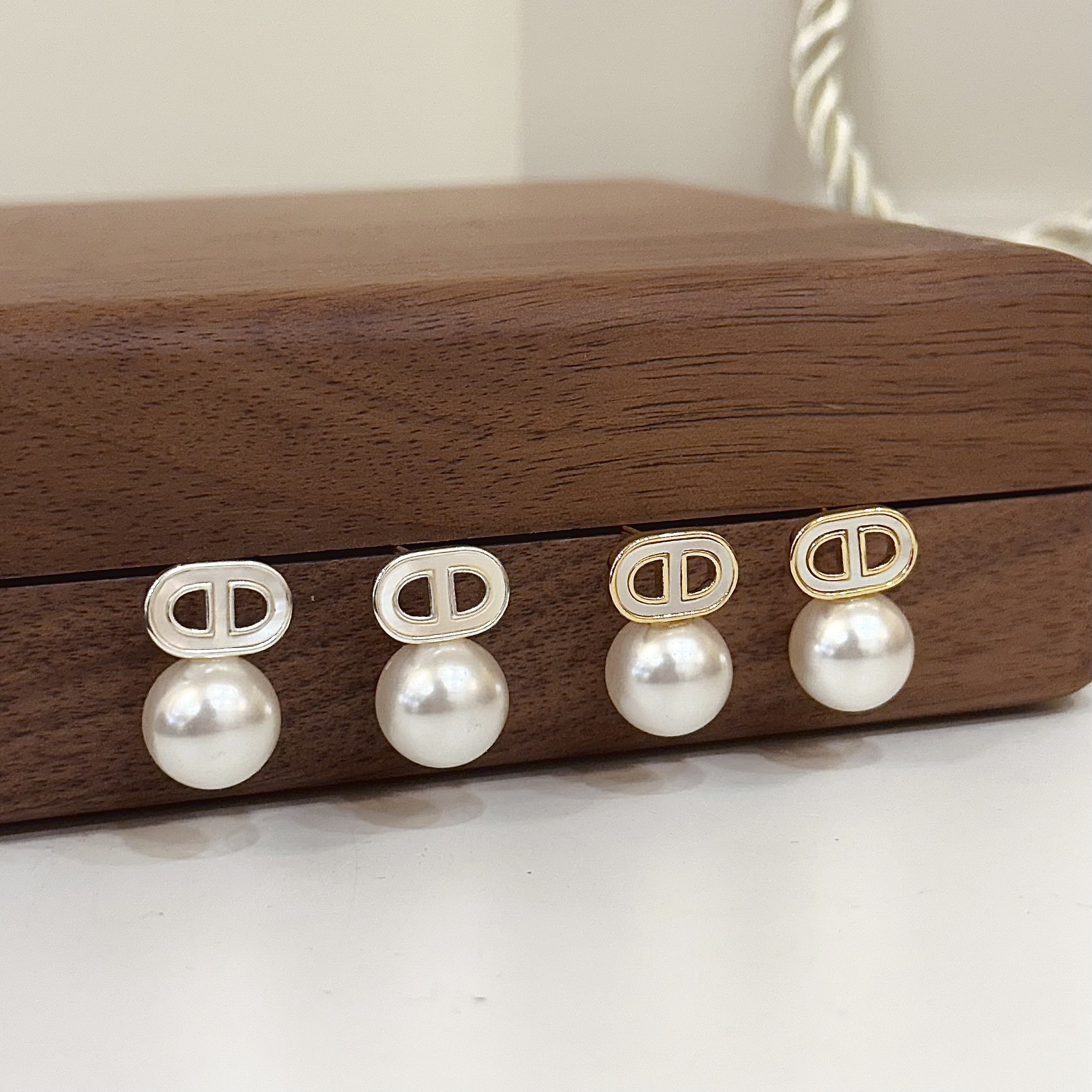 A14烤漆豬鼻珍珠耳針