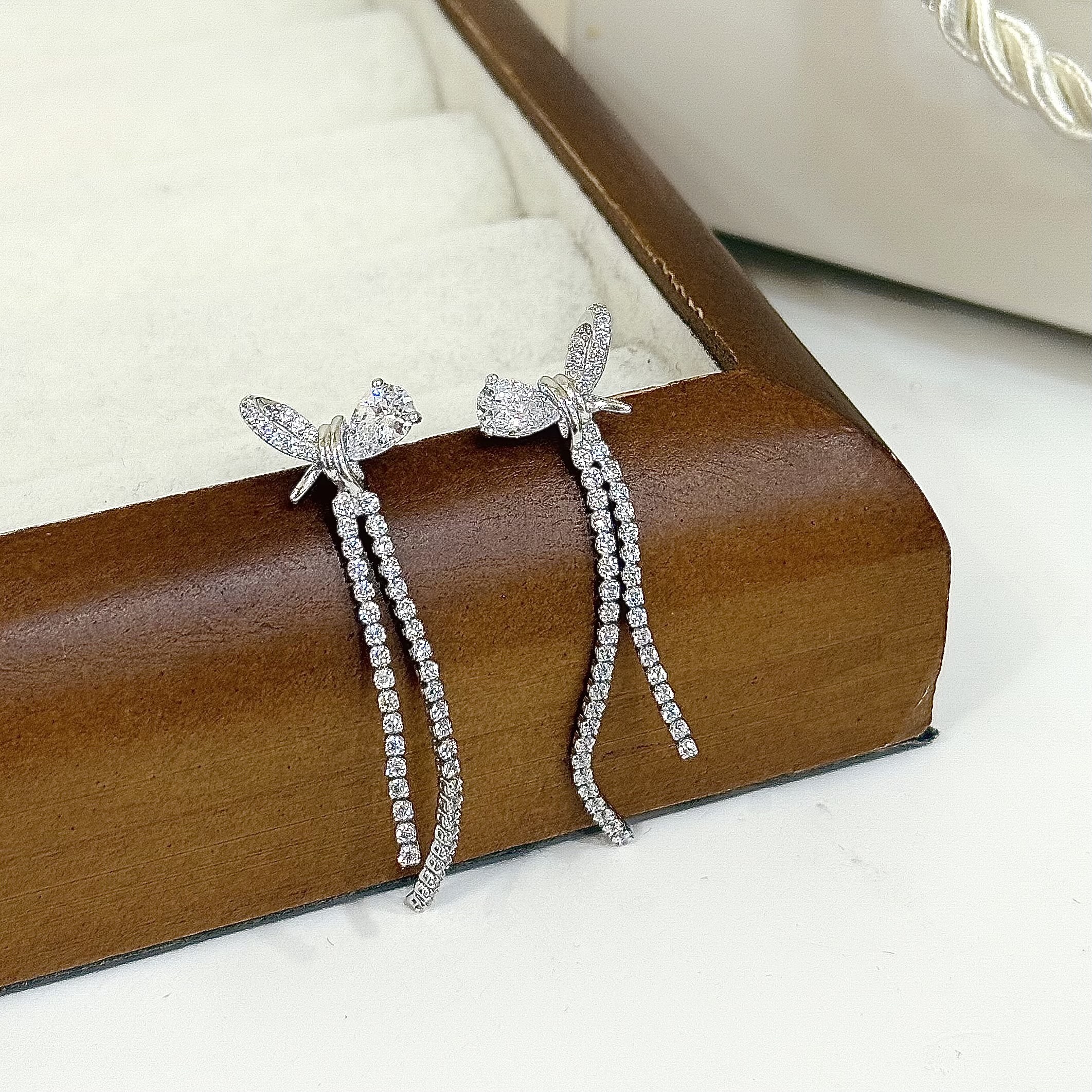 A15鋯石排鑽蝴蝶結垂吊