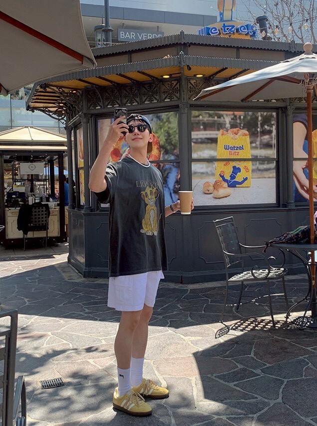 自訂款 THE LION KING獅子王斑駁感印花短T im80928