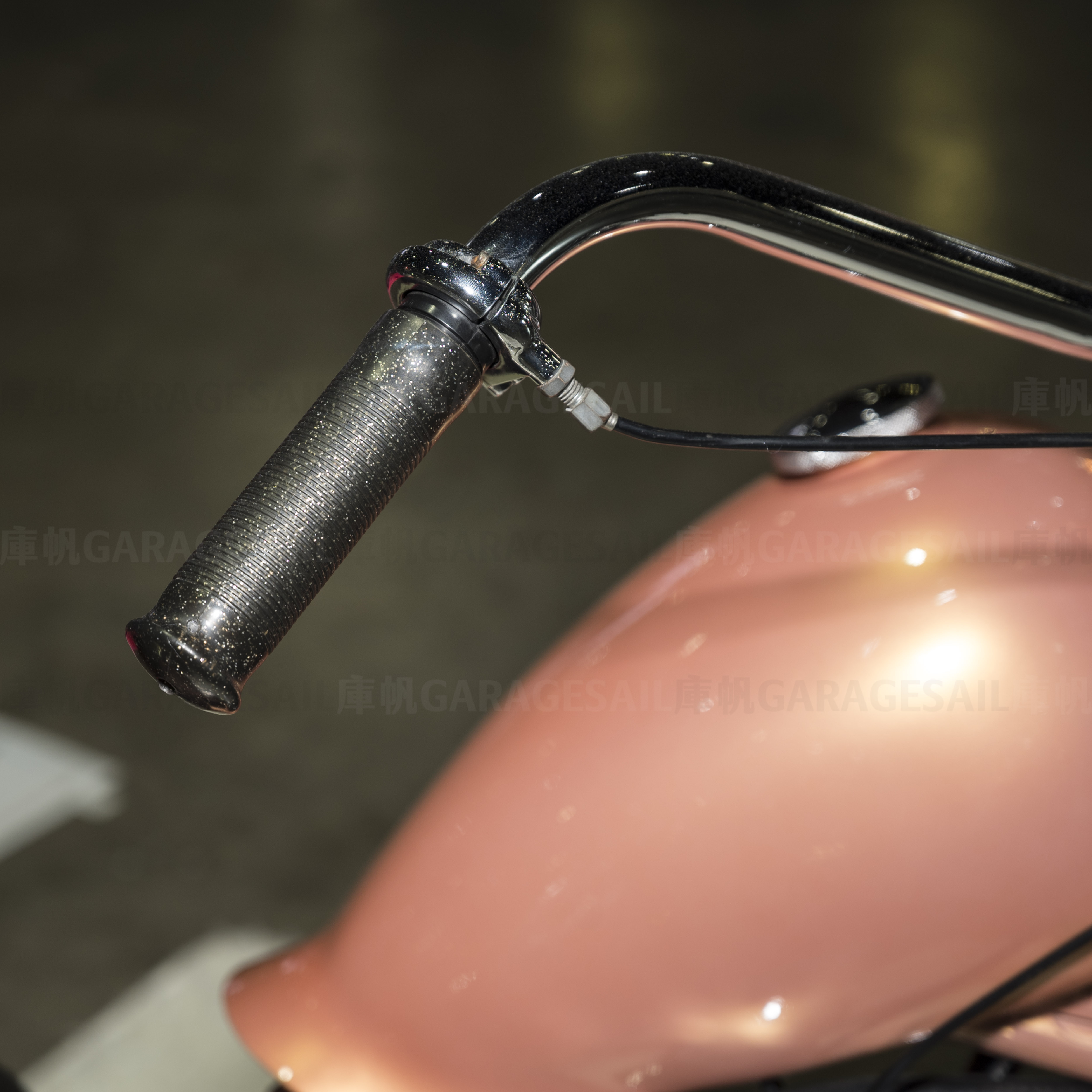 橡膠 握把套 橫條紋 - 金蔥黑 (1吋)