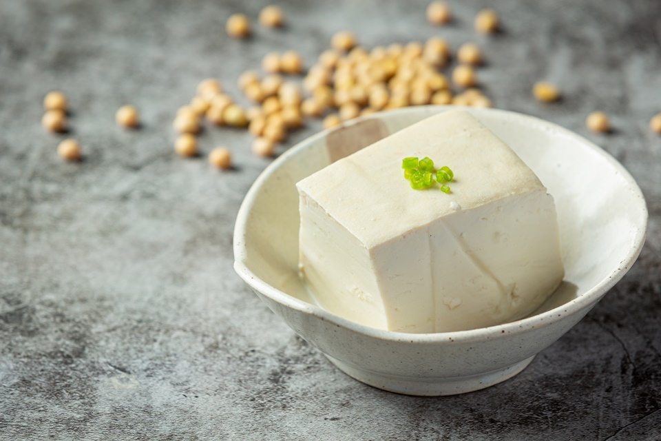 豆腐乳的基本材料很簡單，主要是豆腐、鹽、酒這三樣，加上發酵過程，才會出現濃厚又獨特的香氣。