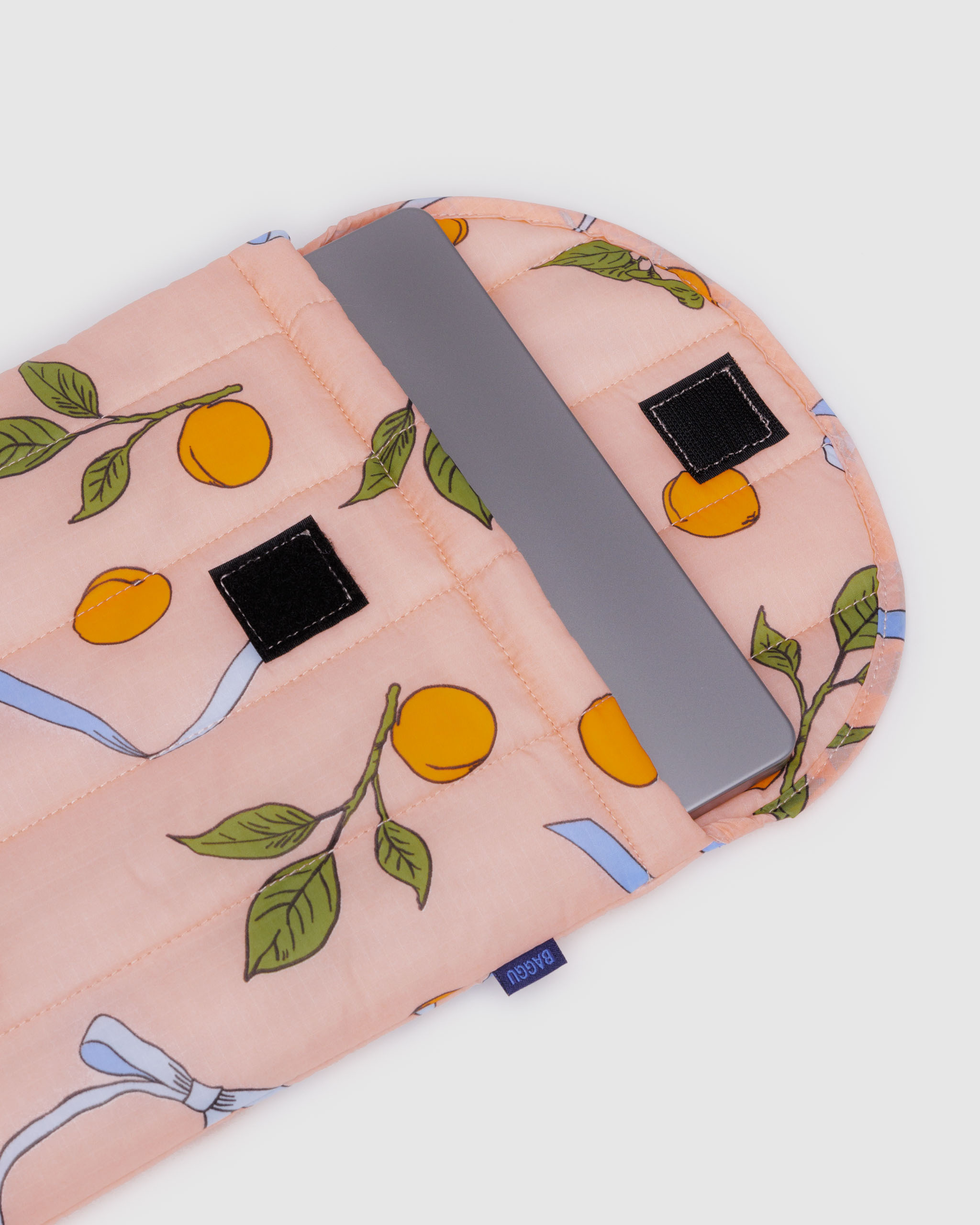 Puffy Laptop Sleeve 13"/14" - Apricots & Ribbons | BAGGU
