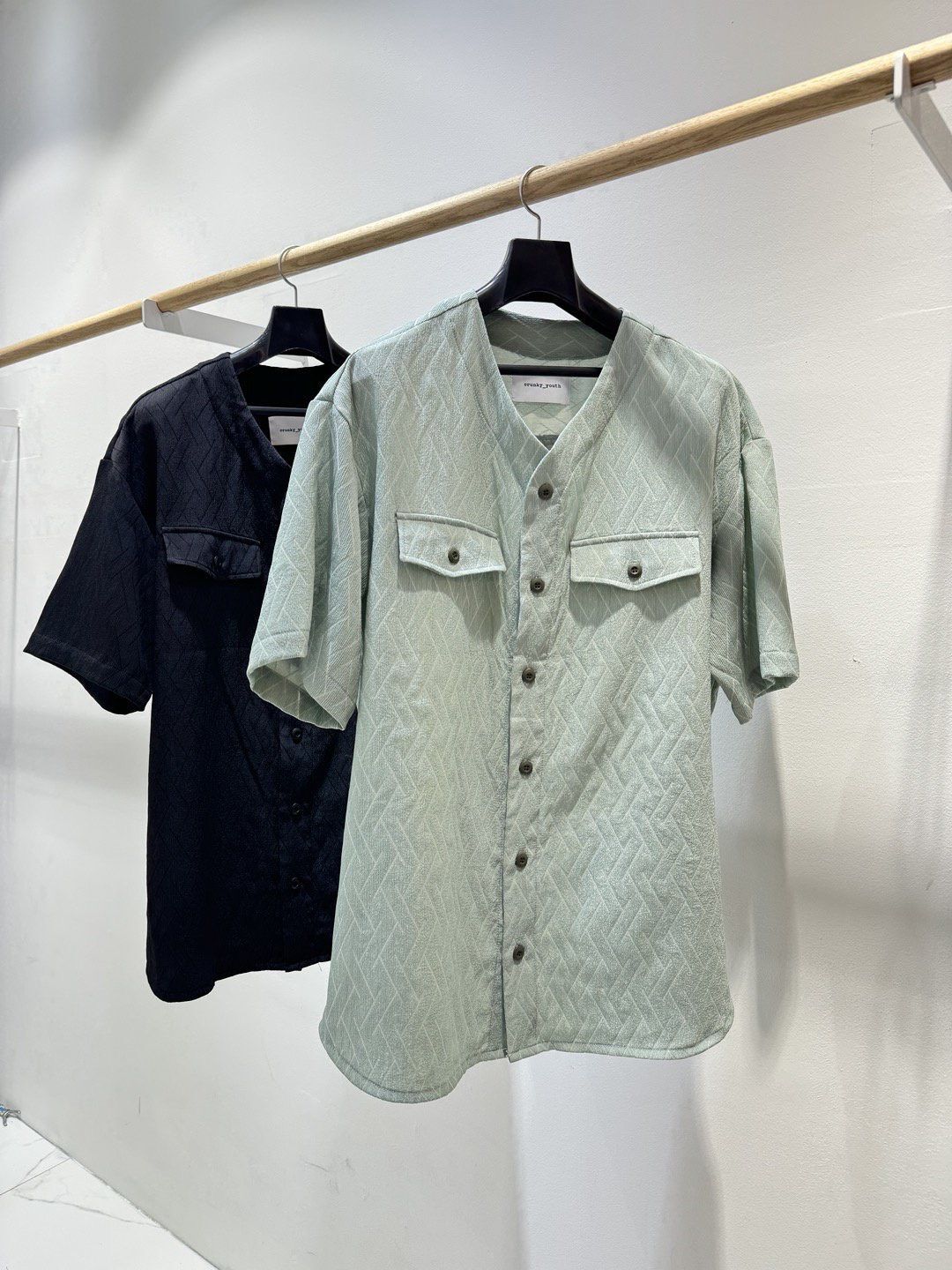 V領暗紋短袖恤衫 C_y-106S