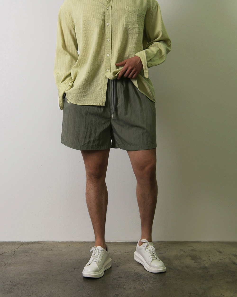 輕盈涼爽褶皺短褲