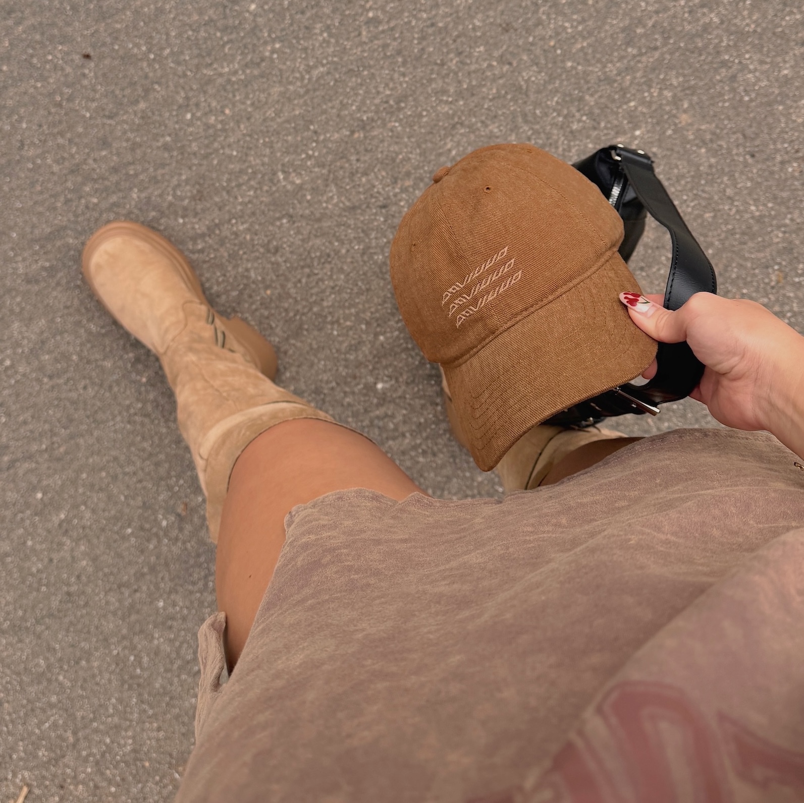 卡其棕極簡電繡帽