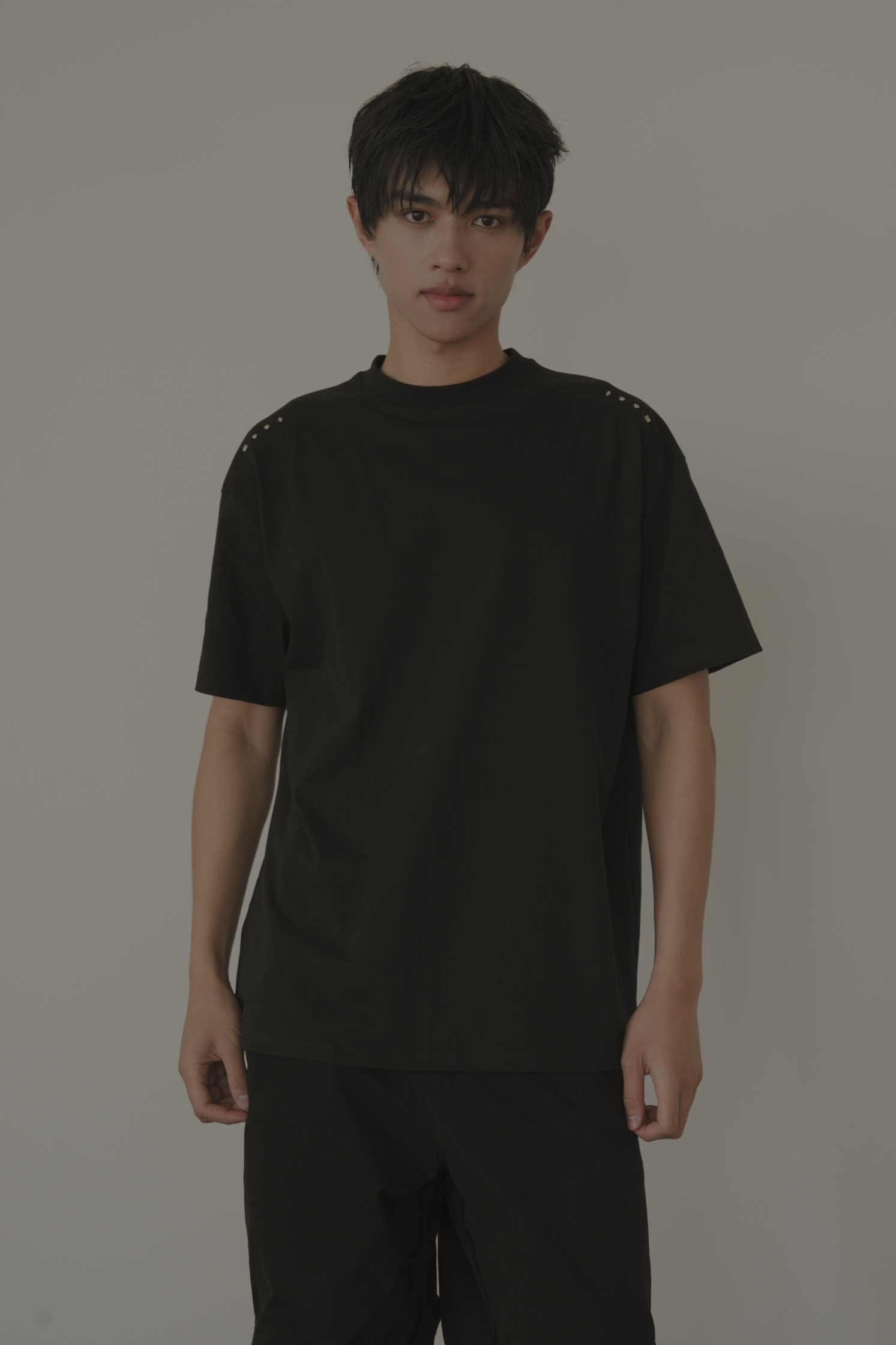 Cutout Rivet Detail Tee #上衣