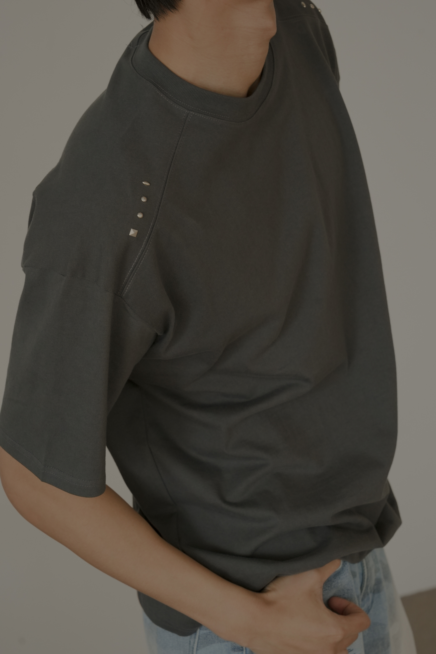 Cutout Rivet Detail Tee #上衣