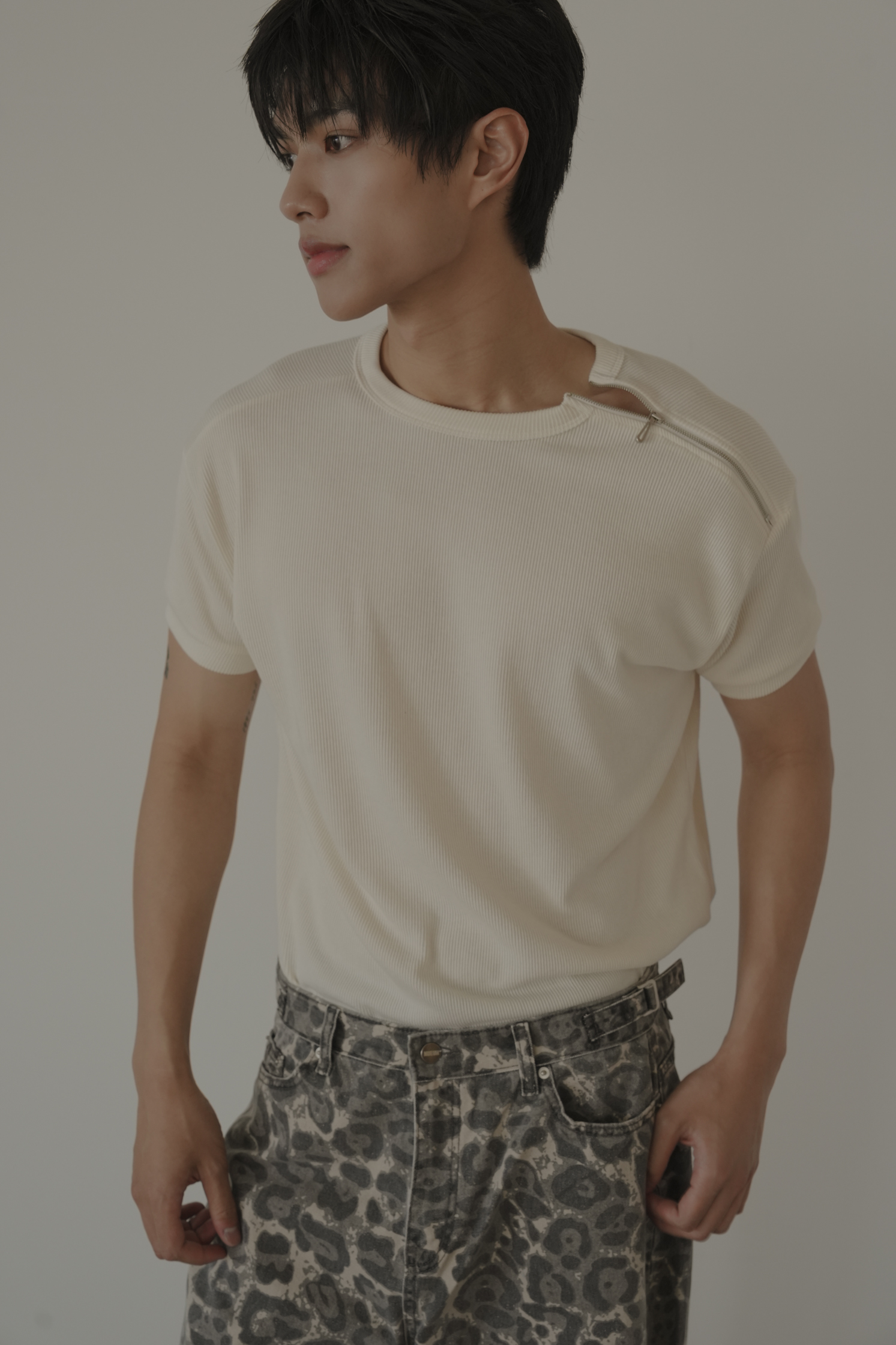 Diagonal Zip Henley T-Shirt #上衣