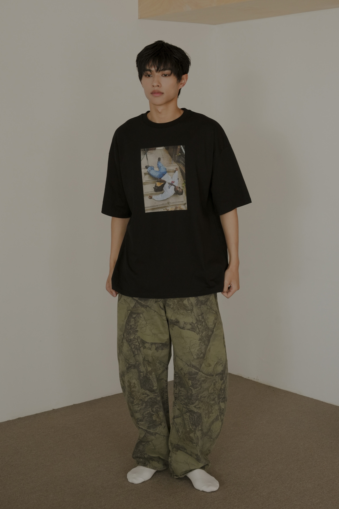 Down Graphic Tee #短T