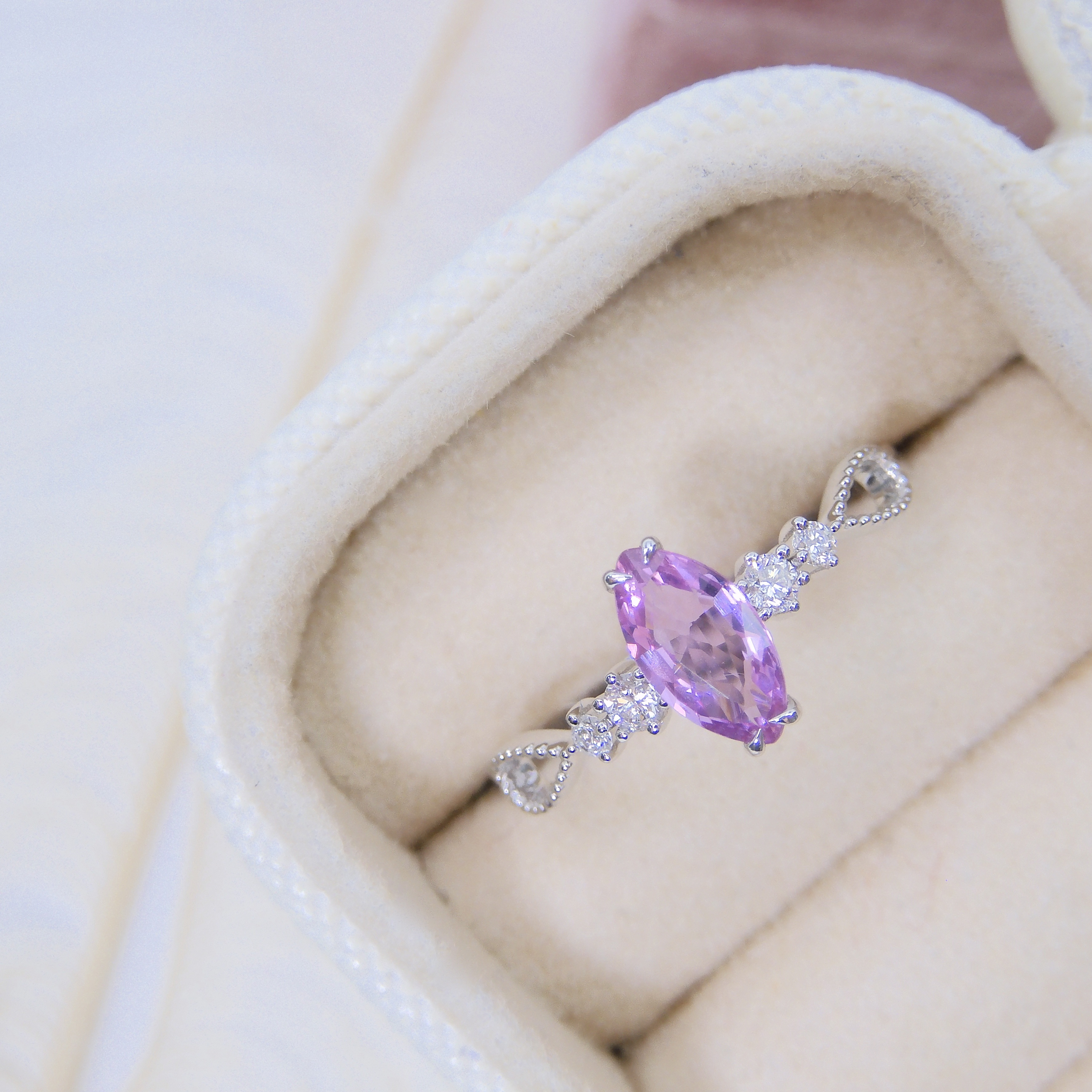 18K金 0.61ct 粉紅藍寶石戒指