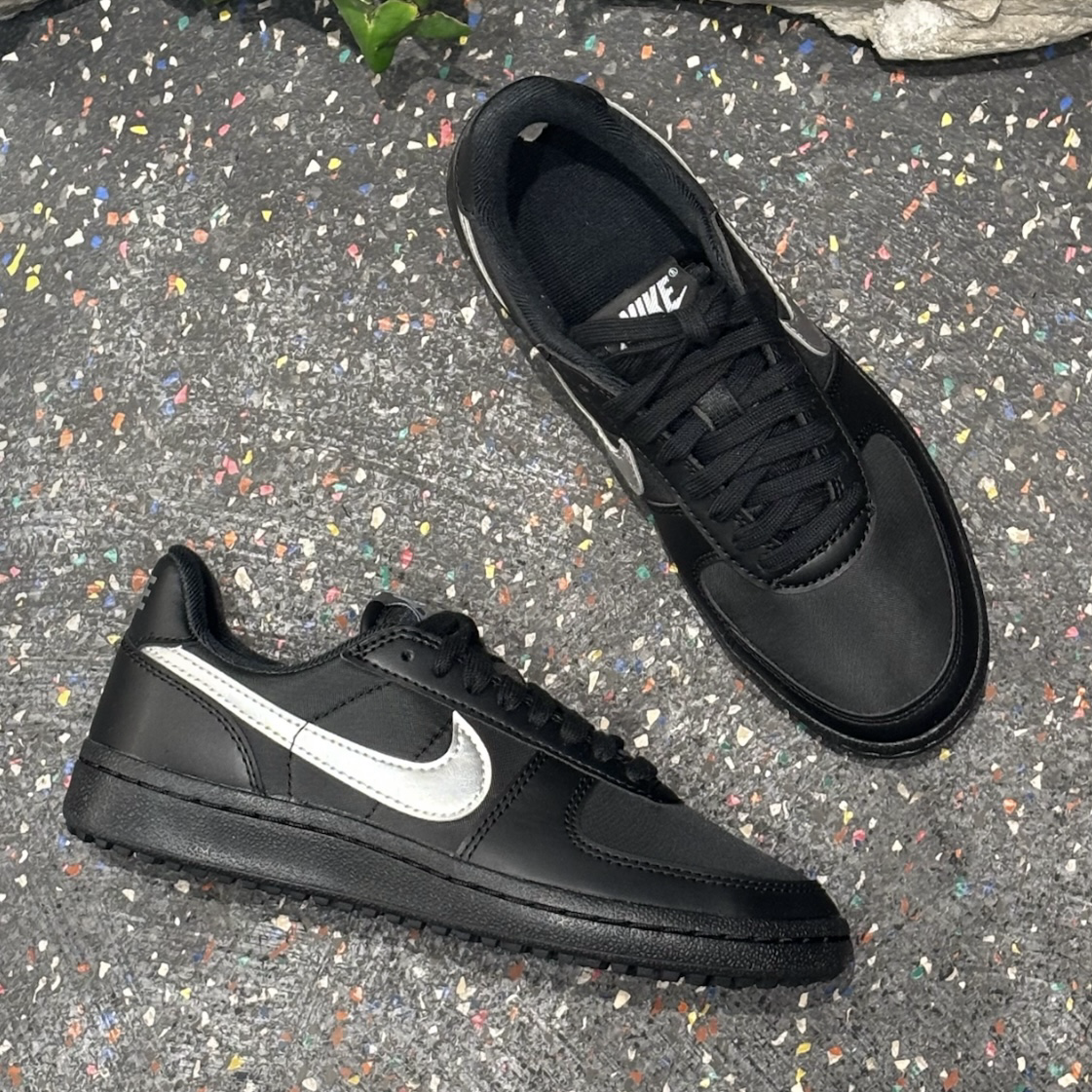 Nike WMNS FIELD GENERAL '82 輕量 薄底復古女鞋 德訓鞋 黑色皮革 銀色勾勾 FZ5593-001